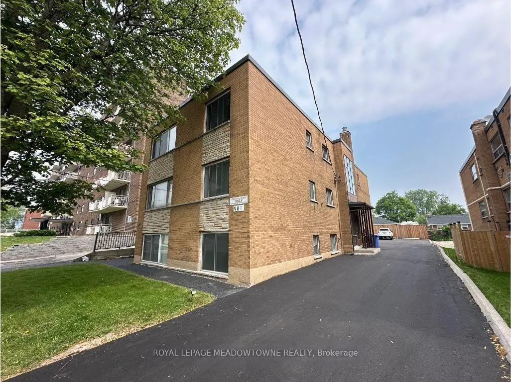 Photo 1 of Unit 2, 981 Mohawk Road E, Hamilton, Huntington — HOMEH