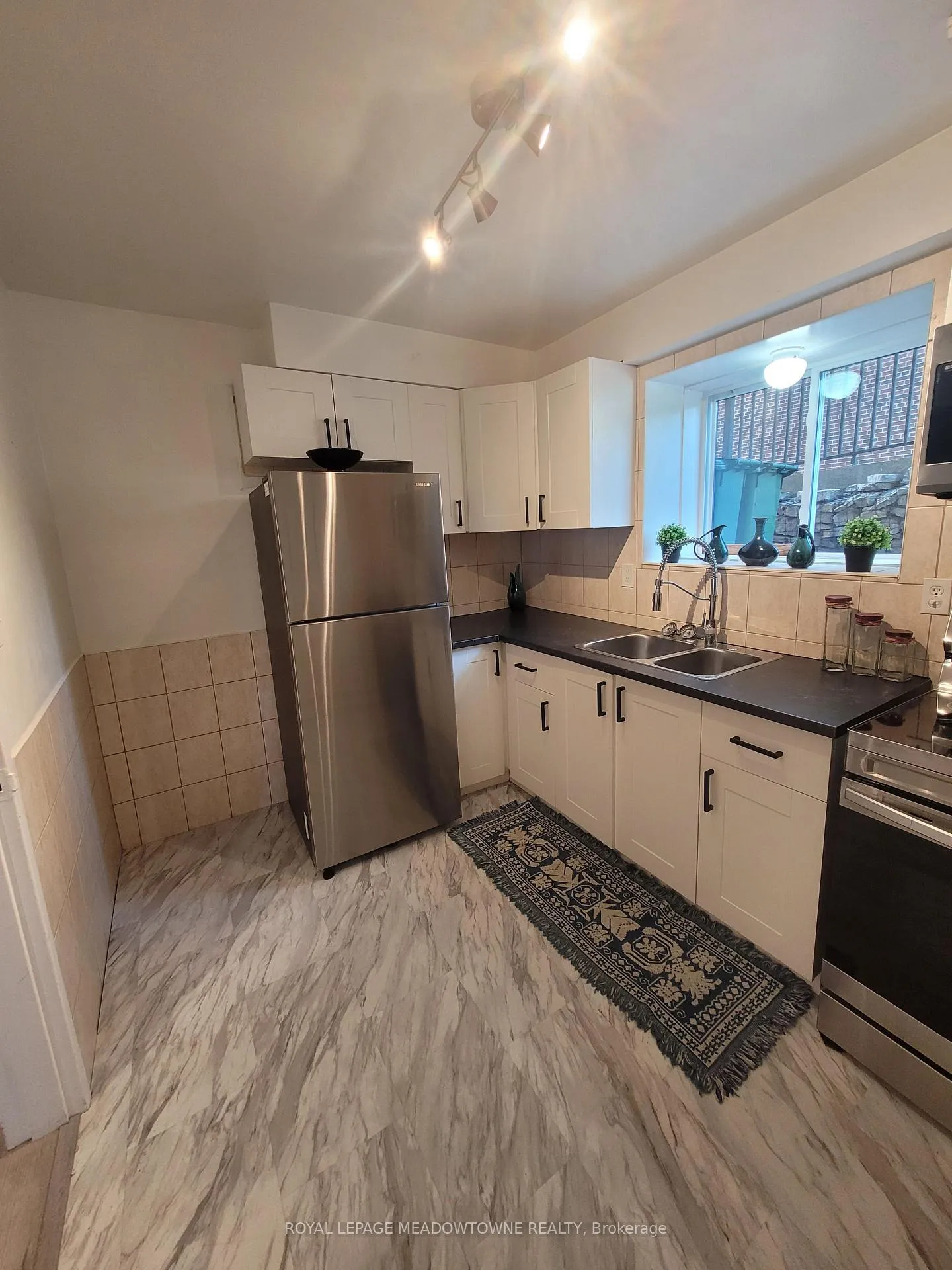 Photo 5 of Unit 2, 981 Mohawk Road E, Hamilton, Huntington — HOMEH