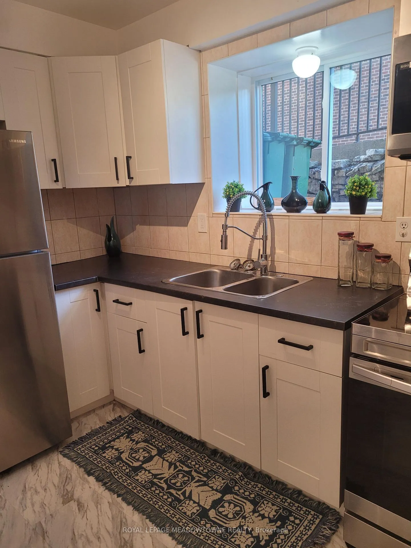 Photo 6 of Unit 2, 981 Mohawk Road E, Hamilton, Huntington — HOMEH