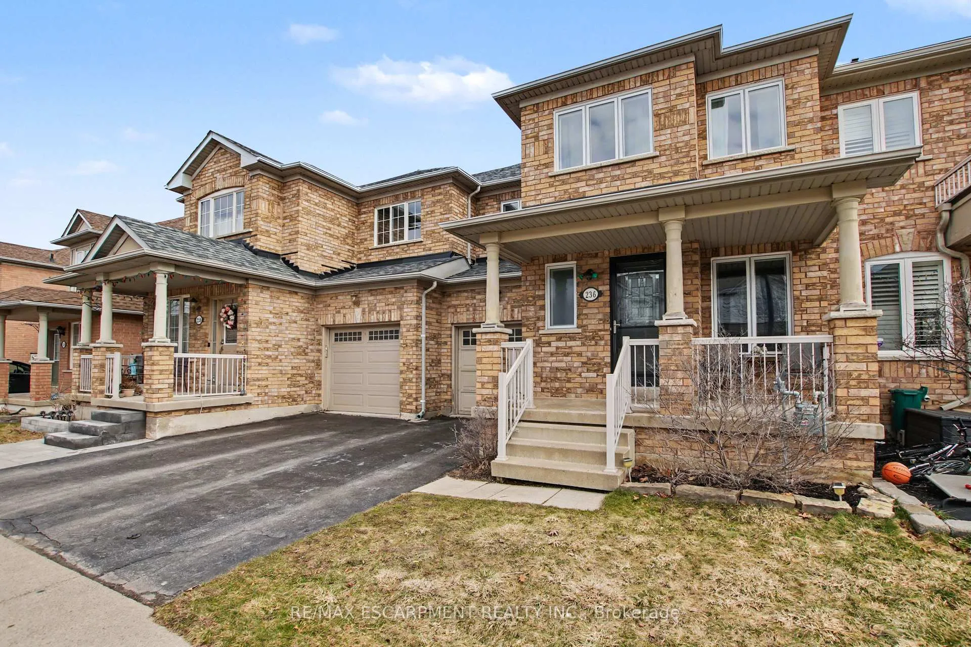 Photo 2 of 236 Fitzgerald Crescent, Milton, Dempsey — HOMEH