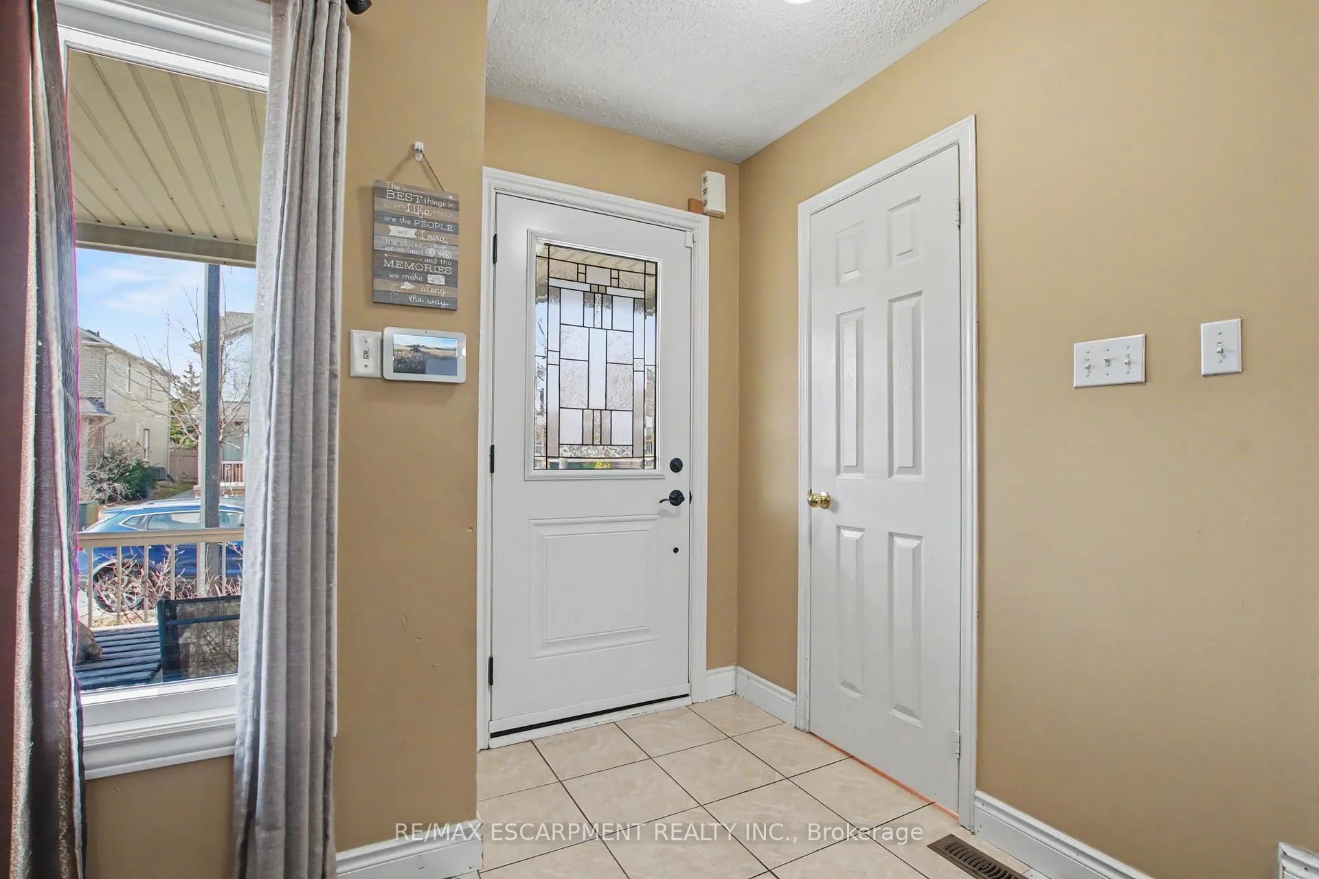 Photo 5 of 236 Fitzgerald Crescent, Milton, Dempsey — HOMEH