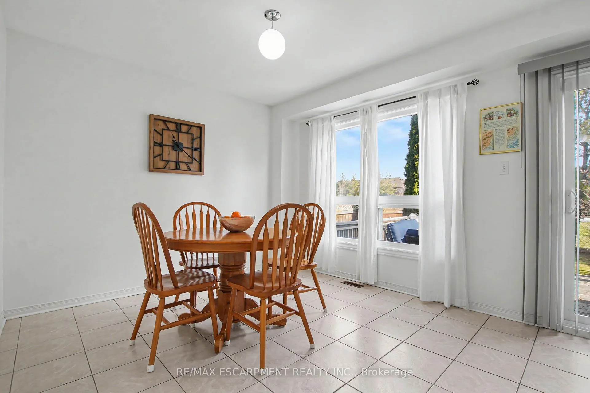 Photo 9 of 236 Fitzgerald Crescent, Milton, Dempsey — HOMEH