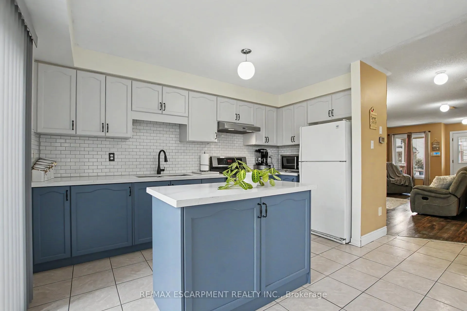 Photo 10 of 236 Fitzgerald Crescent, Milton, Dempsey — HOMEH