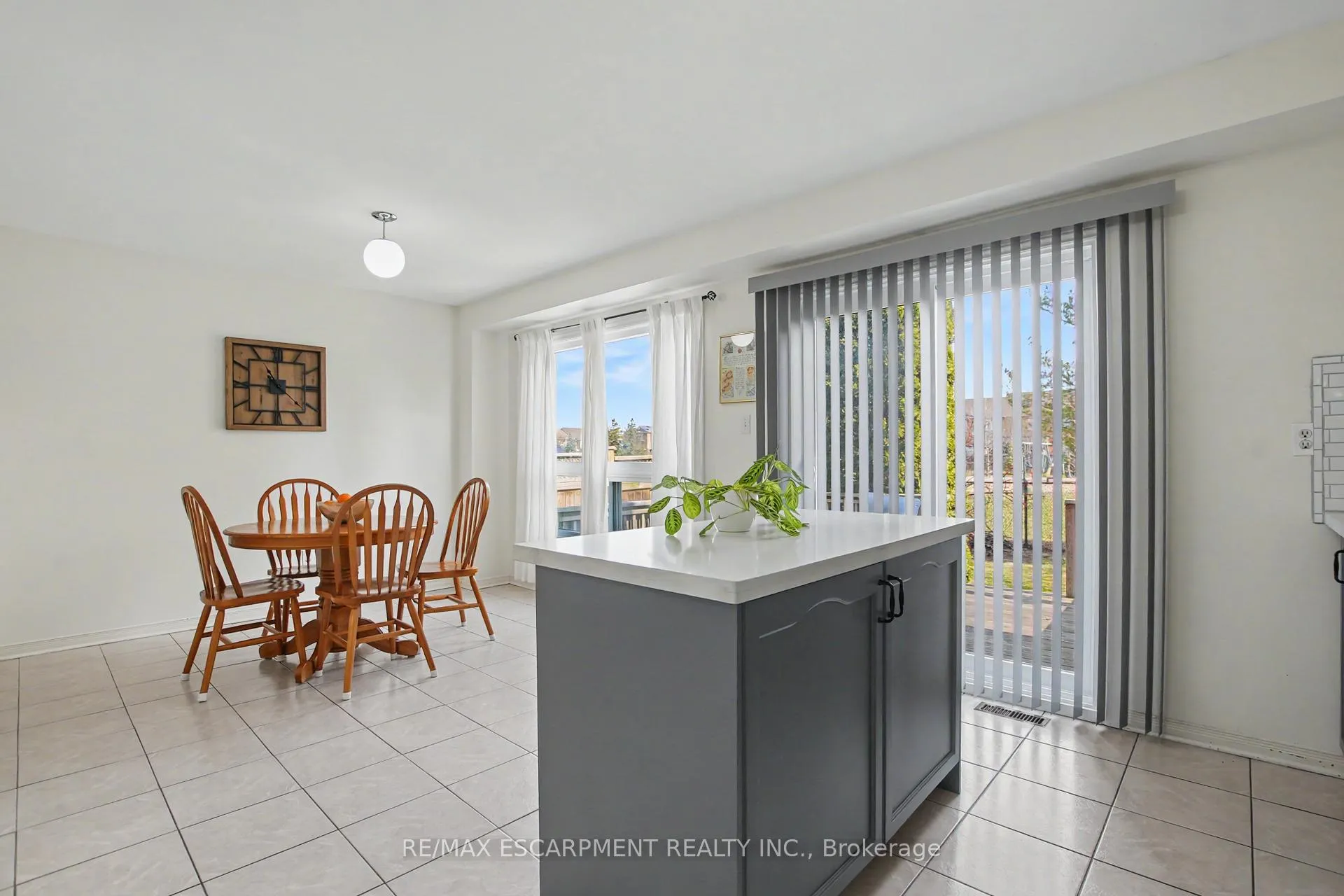 Photo 12 of 236 Fitzgerald Crescent, Milton, Dempsey — HOMEH