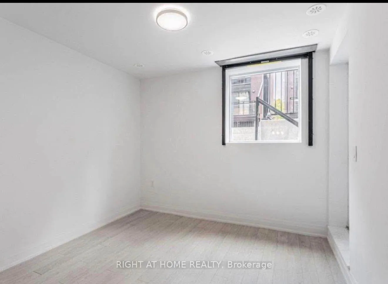 Photo 3 of Unit C1002, 5299 highway 7 W, Vaughan, Vaughan Grove — HOMEH