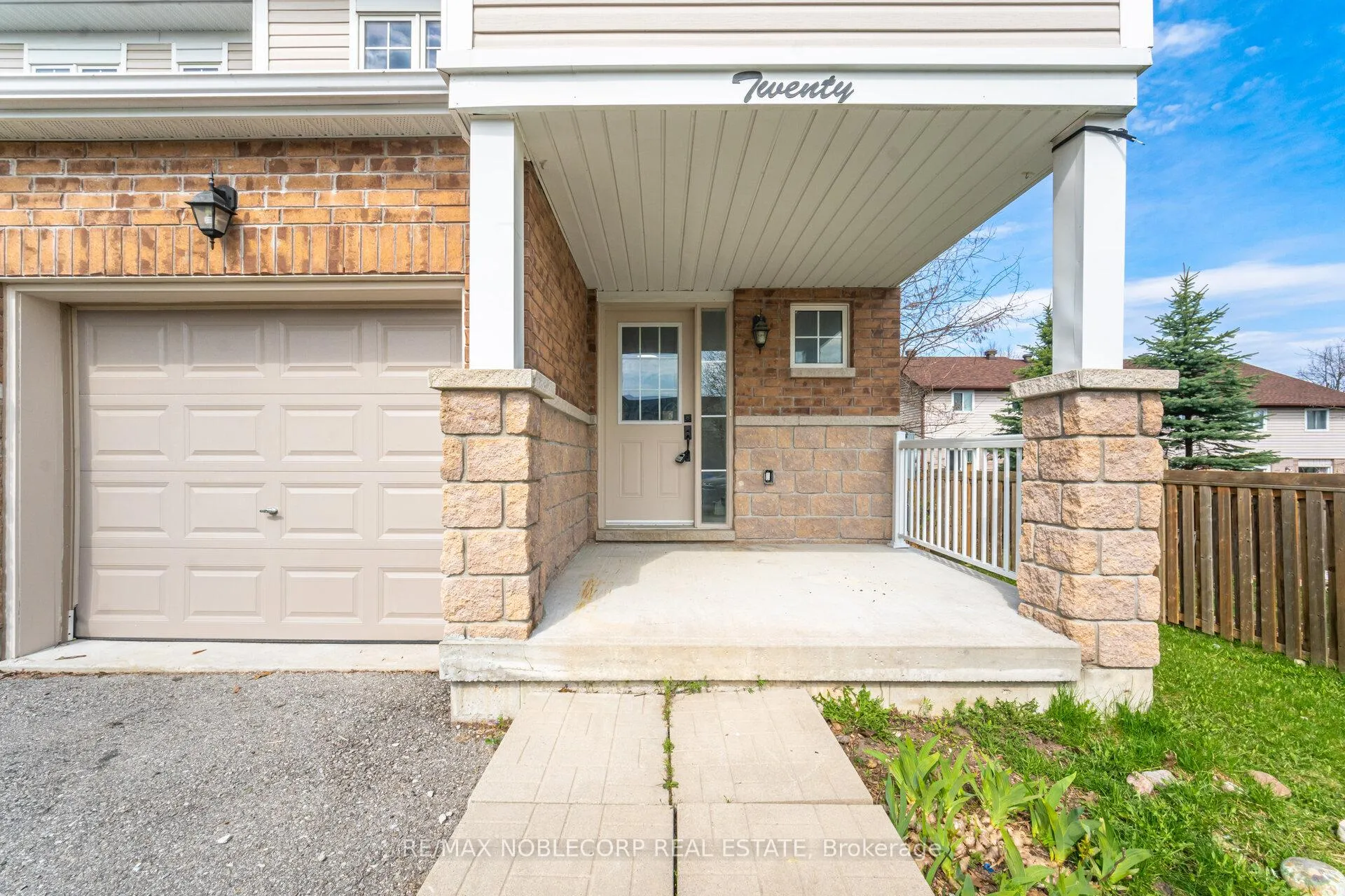 Photo 7 of 20 Peartree Court, Barrie, Allandale Heights — HOMEH
