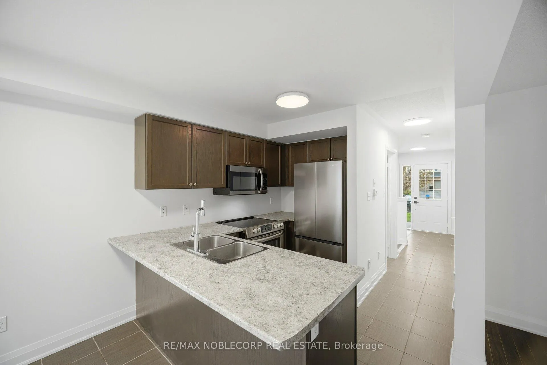 Photo 10 of 20 Peartree Court, Barrie, Allandale Heights — HOMEH
