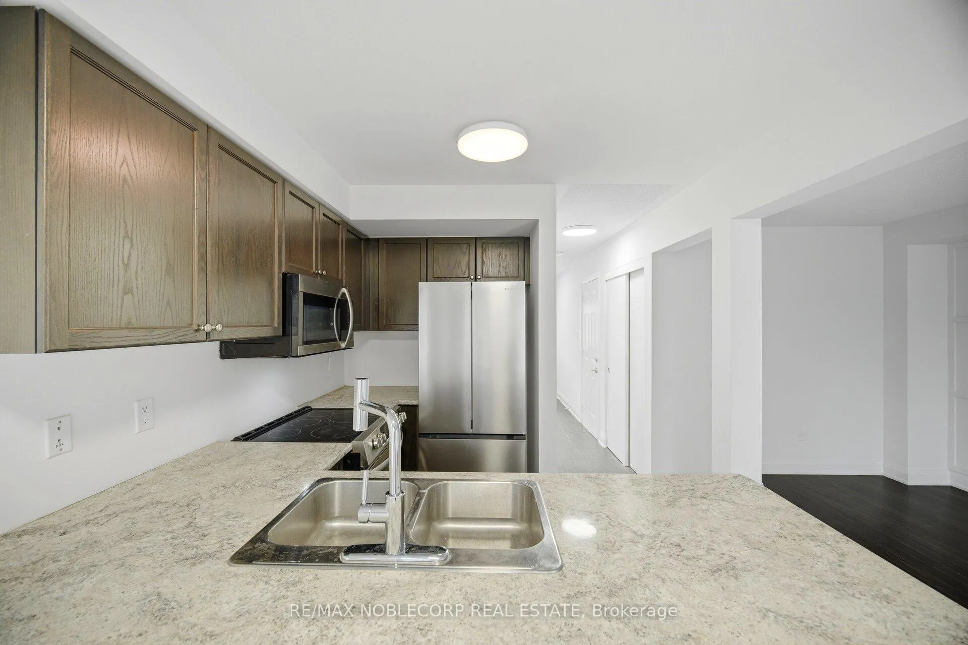 Photo 11 of 20 Peartree Court, Barrie, Allandale Heights — HOMEH