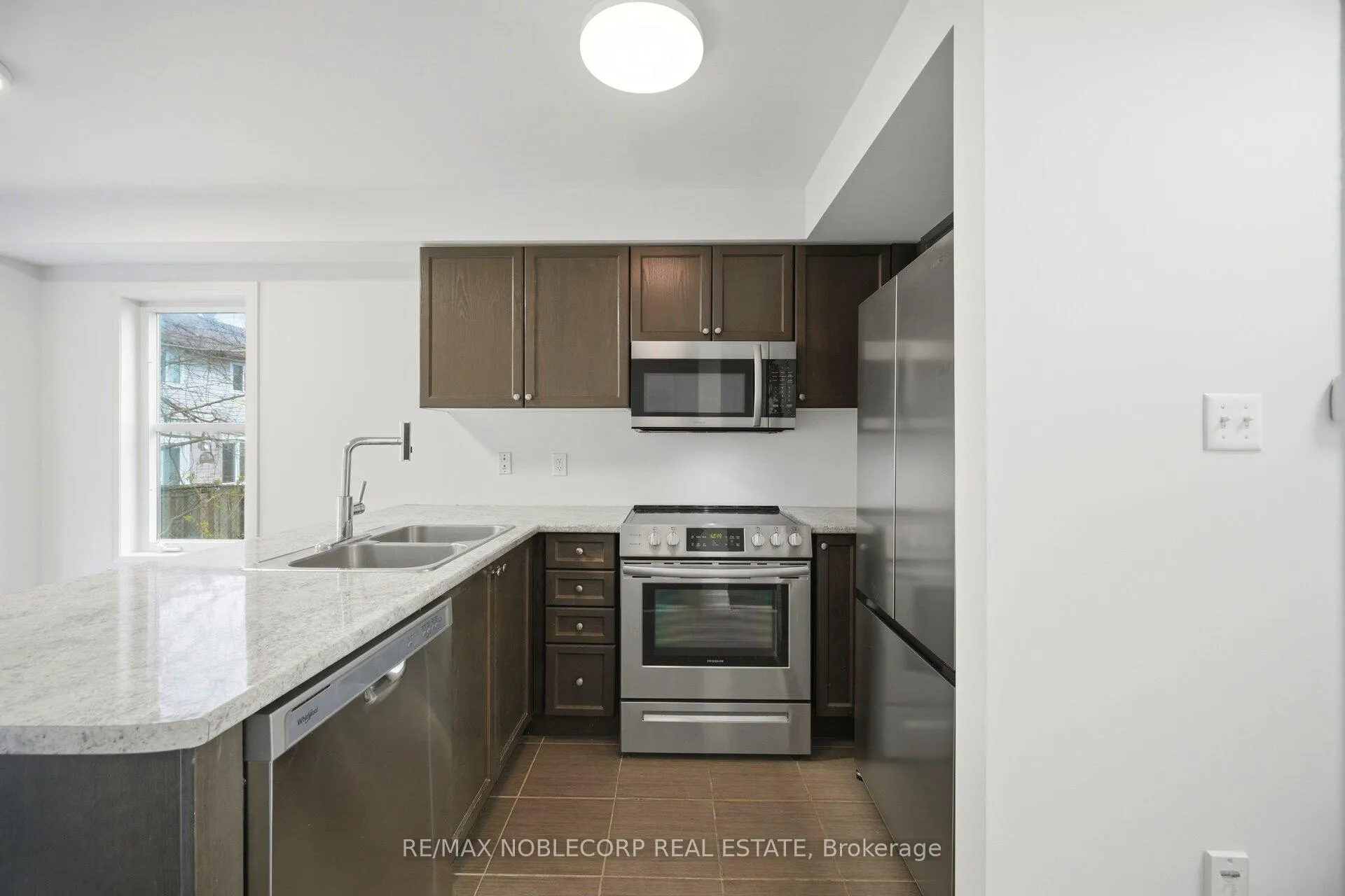 Photo 13 of 20 Peartree Court, Barrie, Allandale Heights — HOMEH
