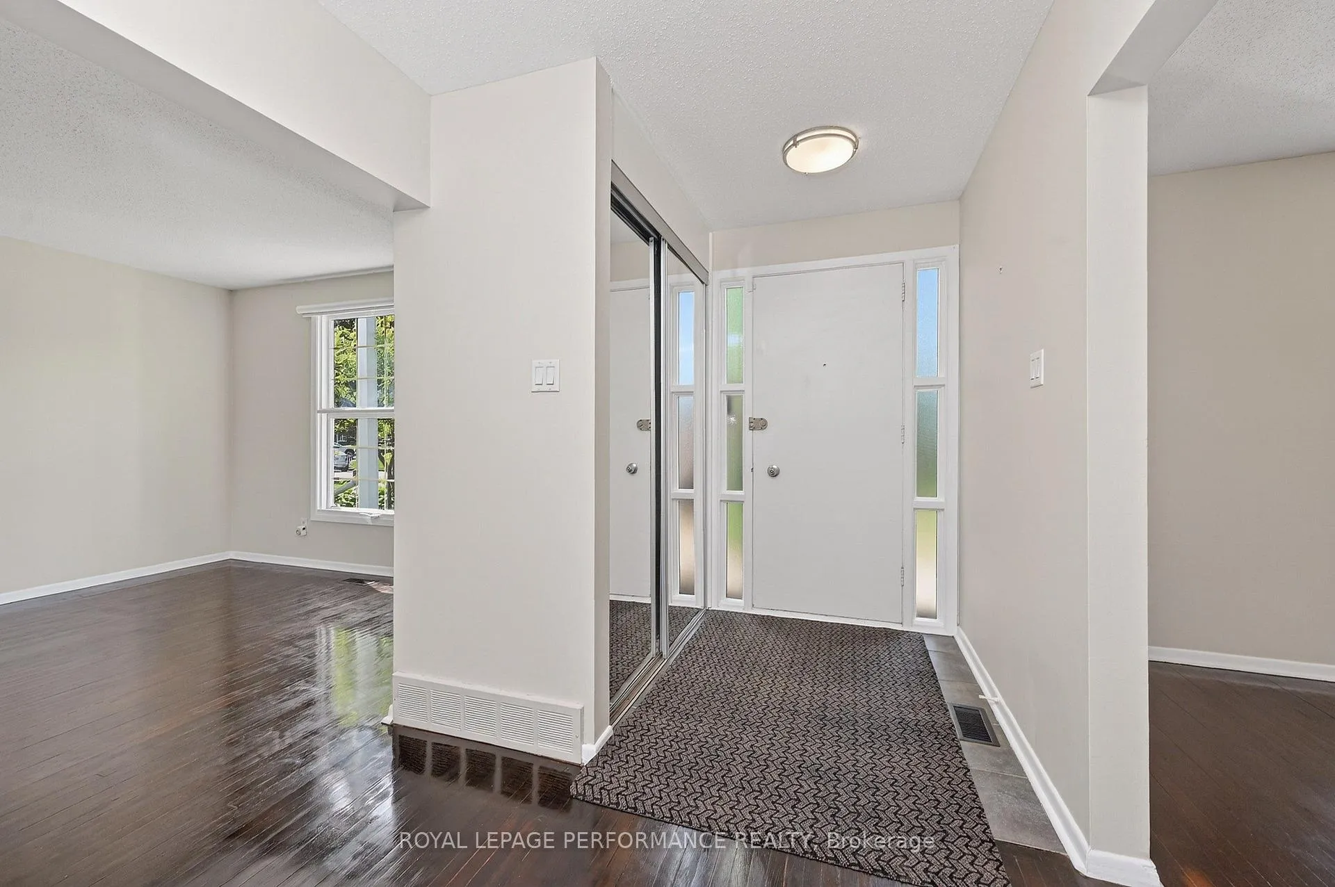 Photo 4 of 1799 Dorset Drive, Ottawa, Playfair Park — HOMEH