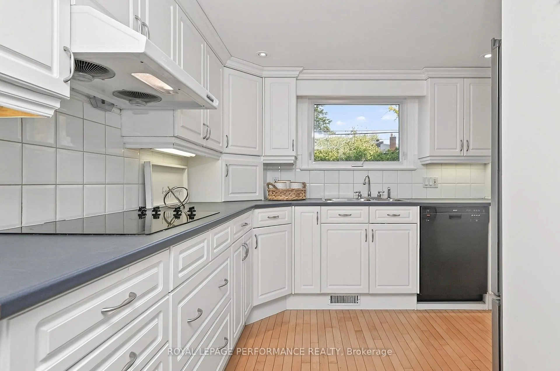 Photo 13 of 1799 Dorset Drive, Ottawa, Playfair Park — HOMEH