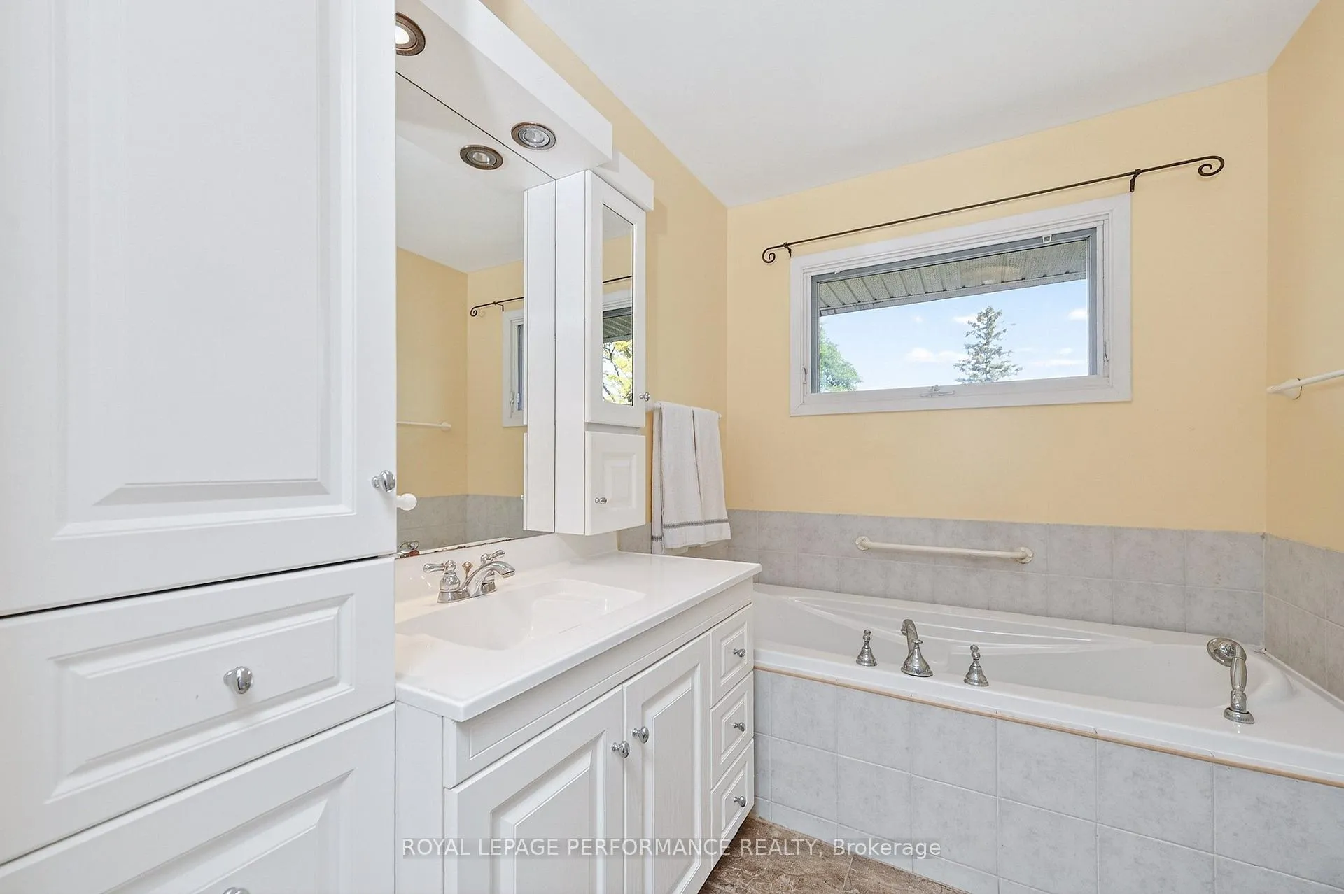 Photo 23 of 1799 Dorset Drive, Ottawa, Playfair Park — HOMEH