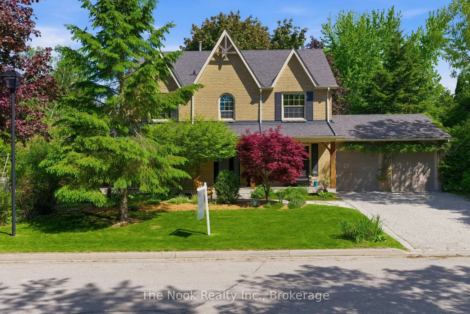 Photo 1 of 43 Carmody Lane, Uxbridge — HOMEH