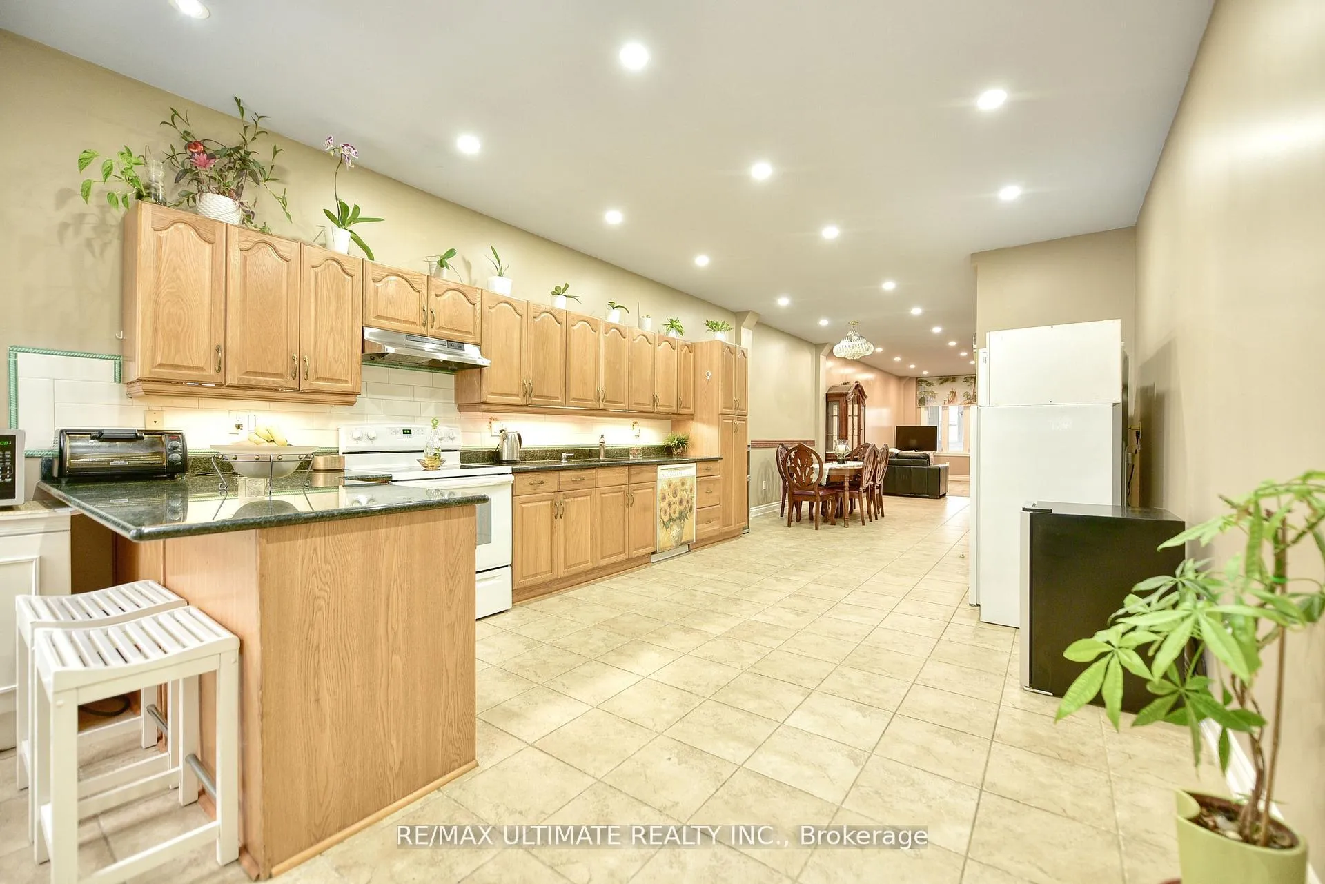 Photo 3 of 227 Earlscourt Avenue, Toronto, Caledonia-Fairbank — HOMEH