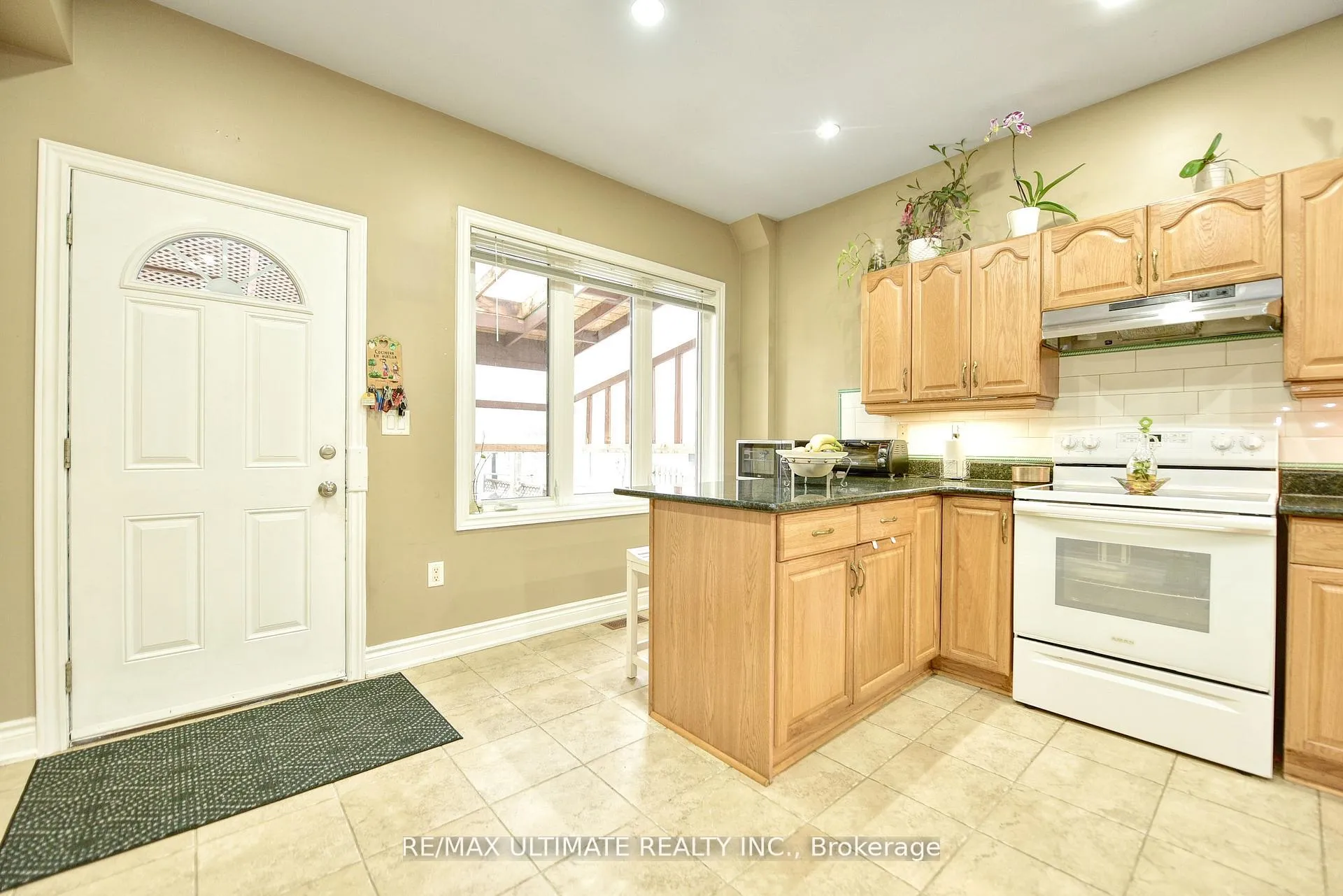 Photo 4 of 227 Earlscourt Avenue, Toronto, Caledonia-Fairbank — HOMEH