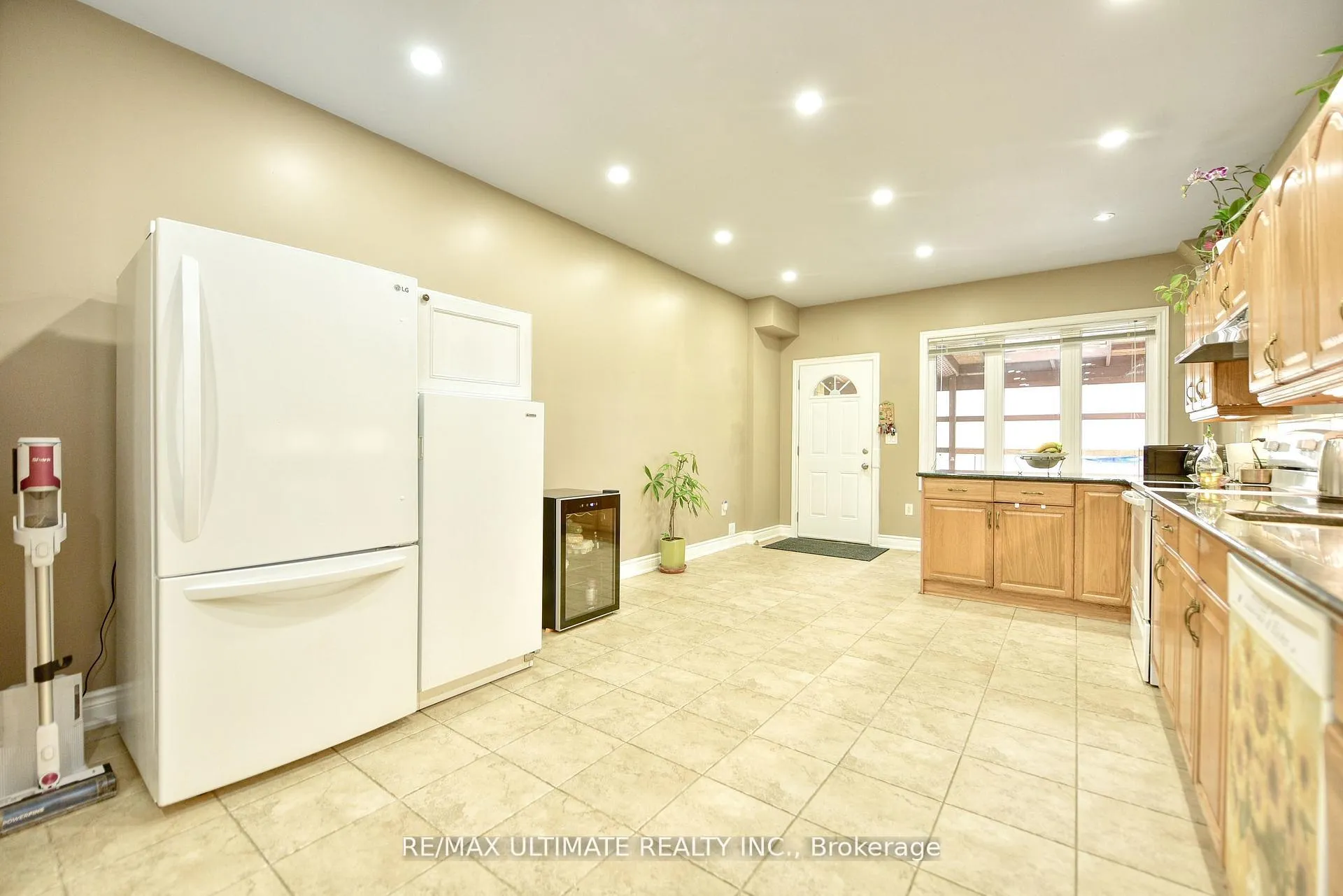 Photo 6 of 227 Earlscourt Avenue, Toronto, Caledonia-Fairbank — HOMEH