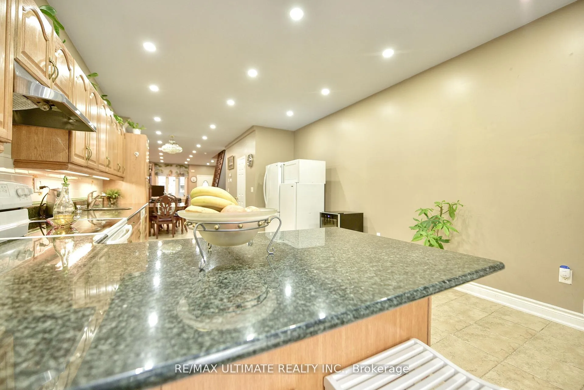 Photo 7 of 227 Earlscourt Avenue, Toronto, Caledonia-Fairbank — HOMEH