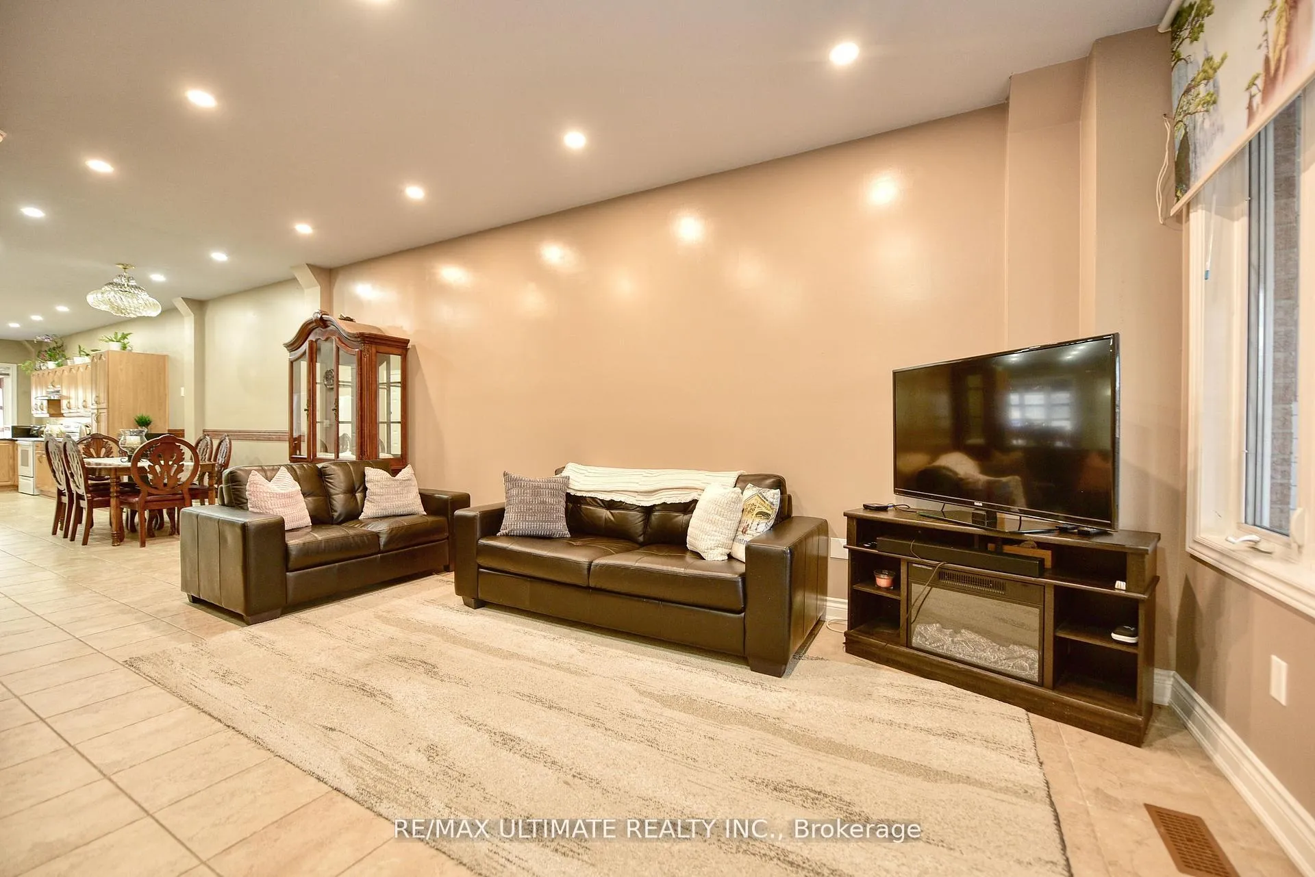 Photo 8 of 227 Earlscourt Avenue, Toronto, Caledonia-Fairbank — HOMEH