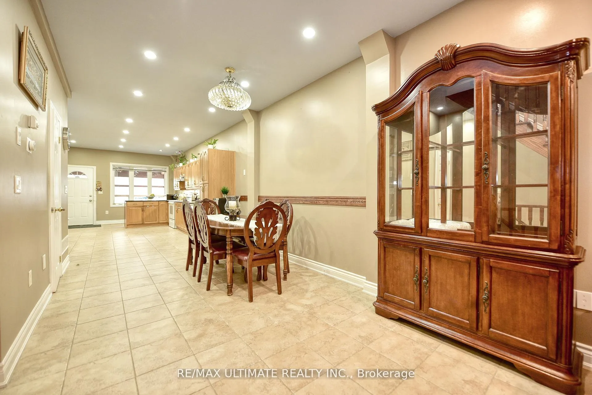 Photo 9 of 227 Earlscourt Avenue, Toronto, Caledonia-Fairbank — HOMEH