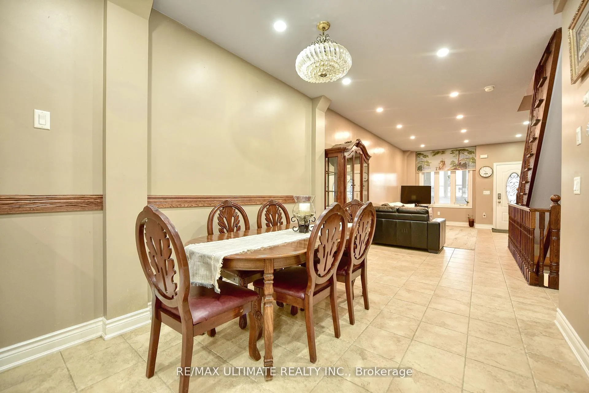 Photo 10 of 227 Earlscourt Avenue, Toronto, Caledonia-Fairbank — HOMEH