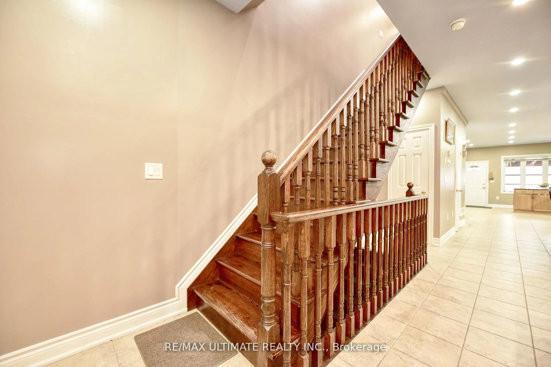 Photo 13 of 227 Earlscourt Avenue, Toronto, Caledonia-Fairbank — HOMEH