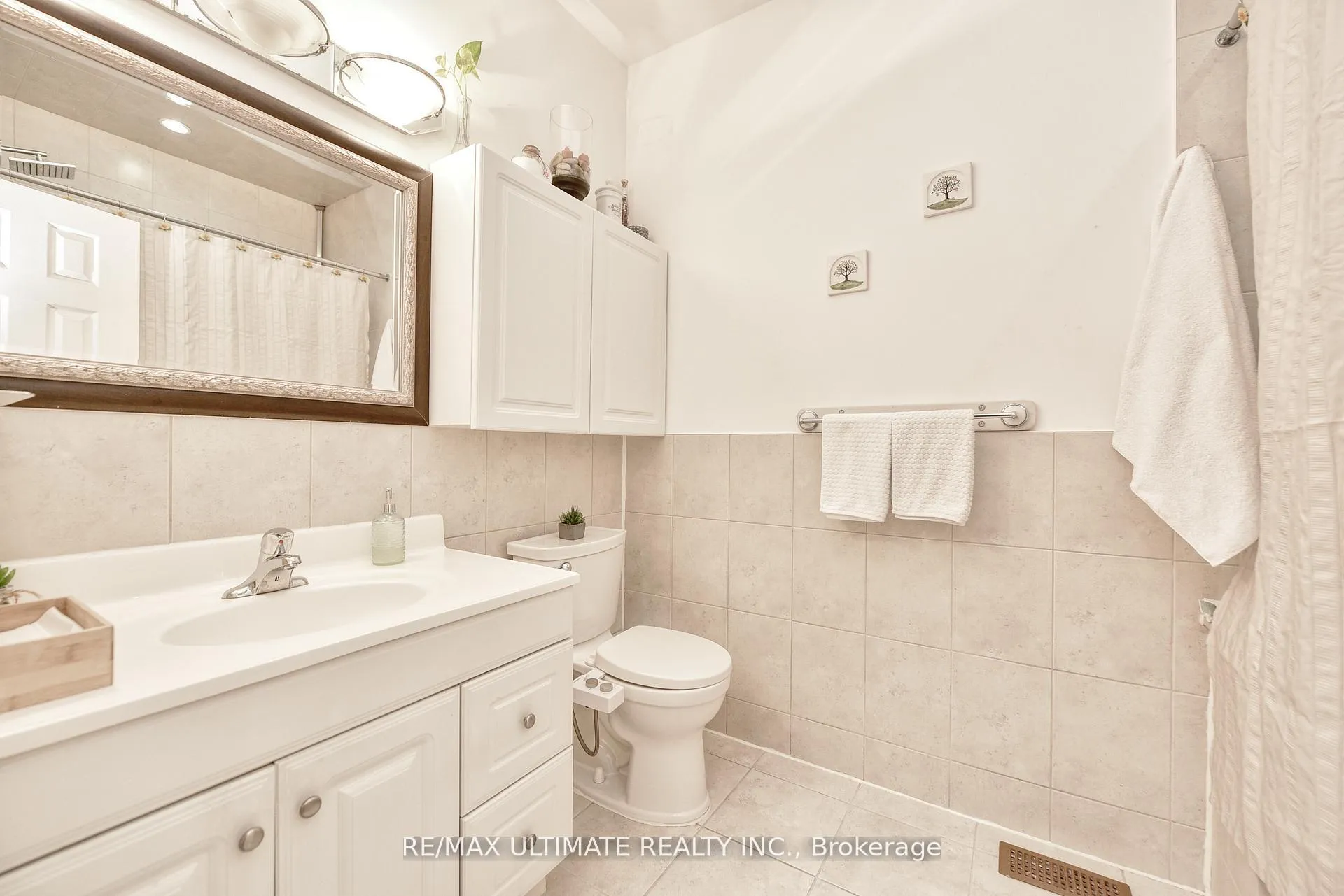 Photo 19 of 227 Earlscourt Avenue, Toronto, Caledonia-Fairbank — HOMEH