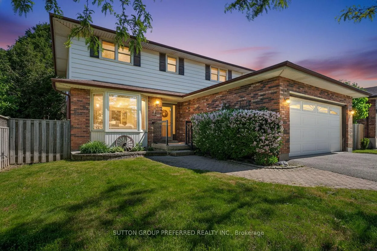 Photo 2 of 4 Golfview Crescent, London, South Q — HOMEH