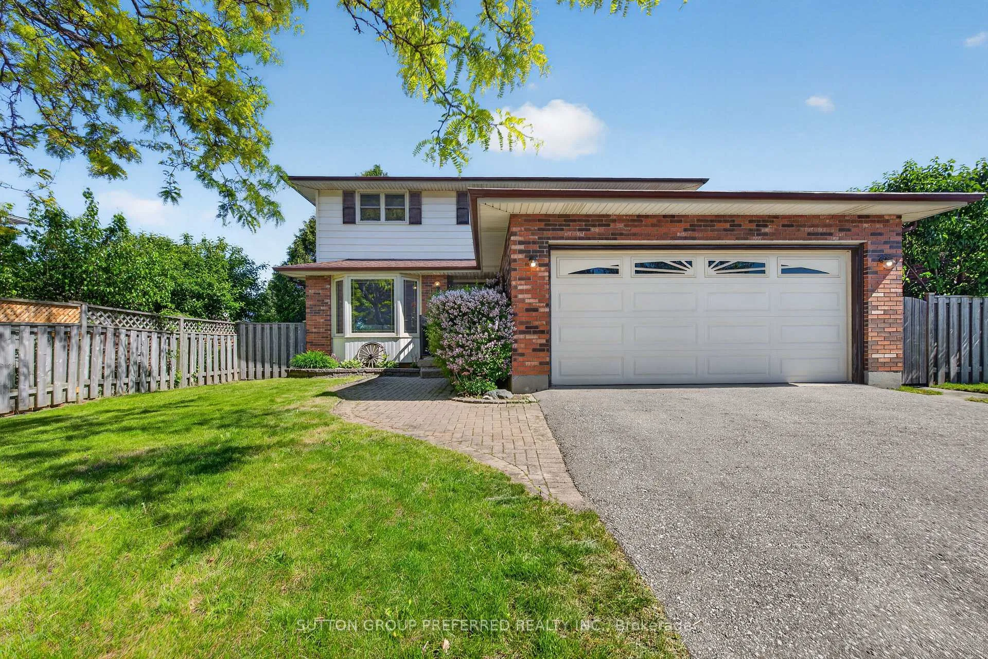 Photo 3 of 4 Golfview Crescent, London, South Q — HOMEH