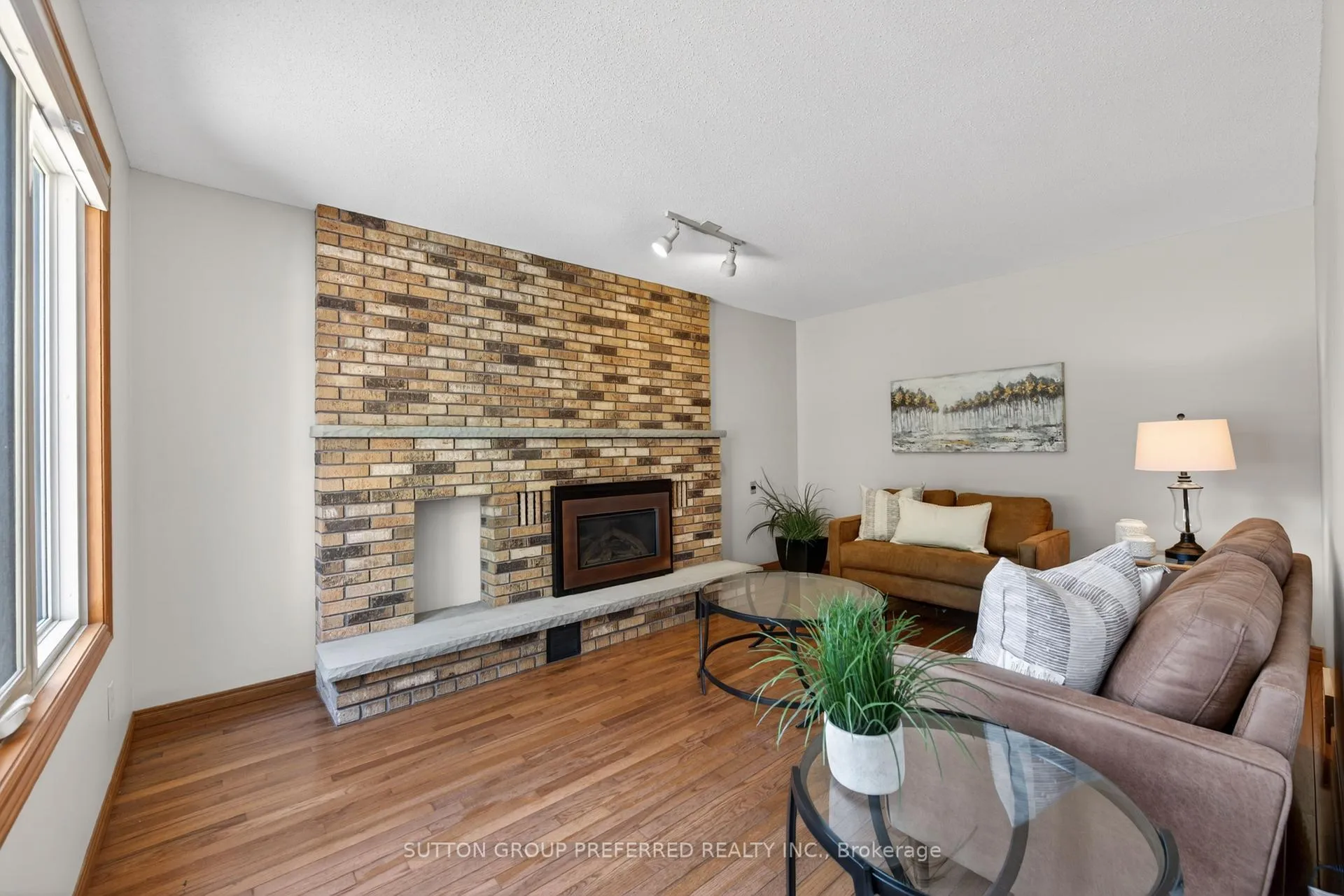 Photo 17 of 4 Golfview Crescent, London, South Q — HOMEH