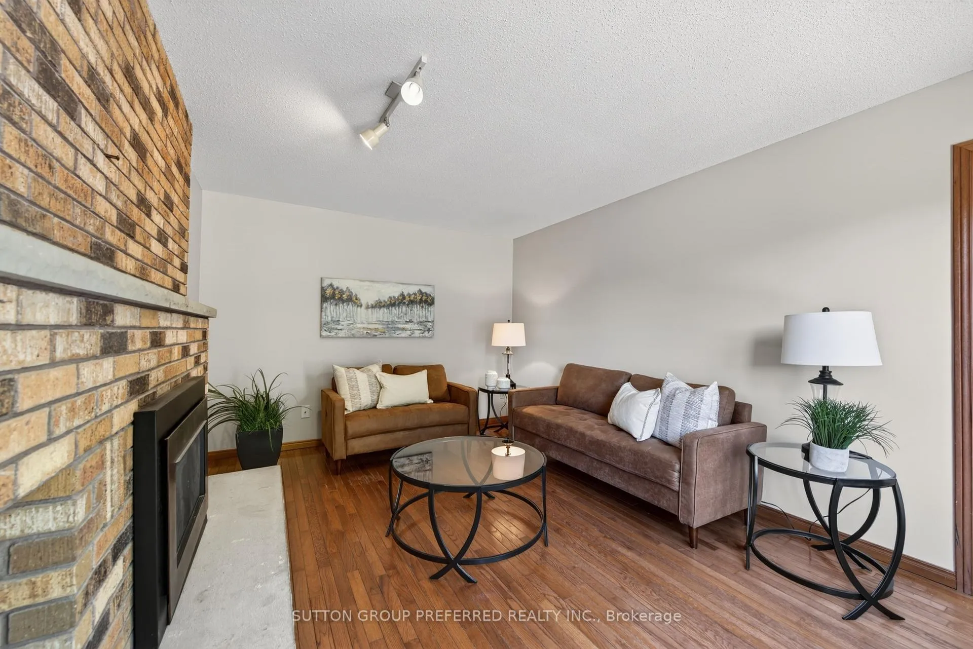 Photo 18 of 4 Golfview Crescent, London, South Q — HOMEH