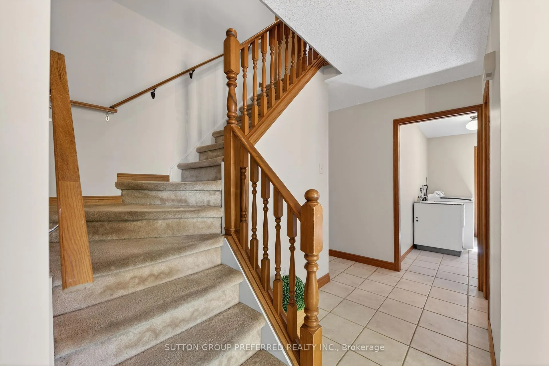 Photo 21 of 4 Golfview Crescent, London, South Q — HOMEH