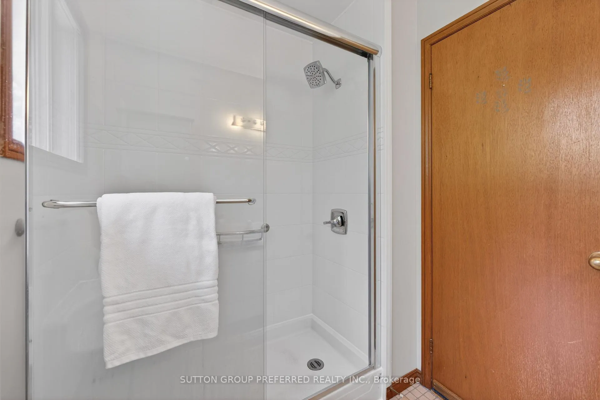 Photo 25 of 4 Golfview Crescent, London, South Q — HOMEH