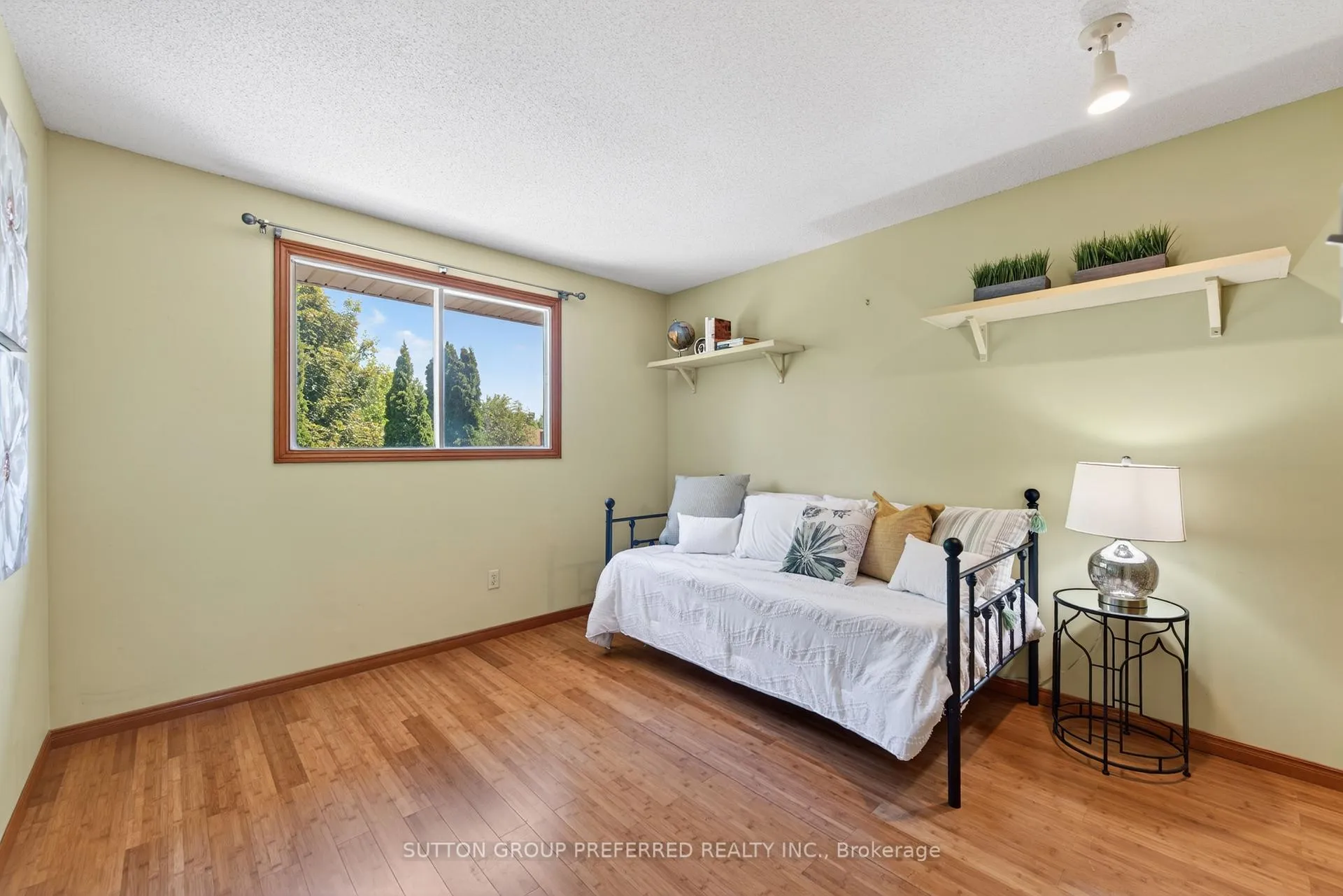 Photo 29 of 4 Golfview Crescent, London, South Q — HOMEH