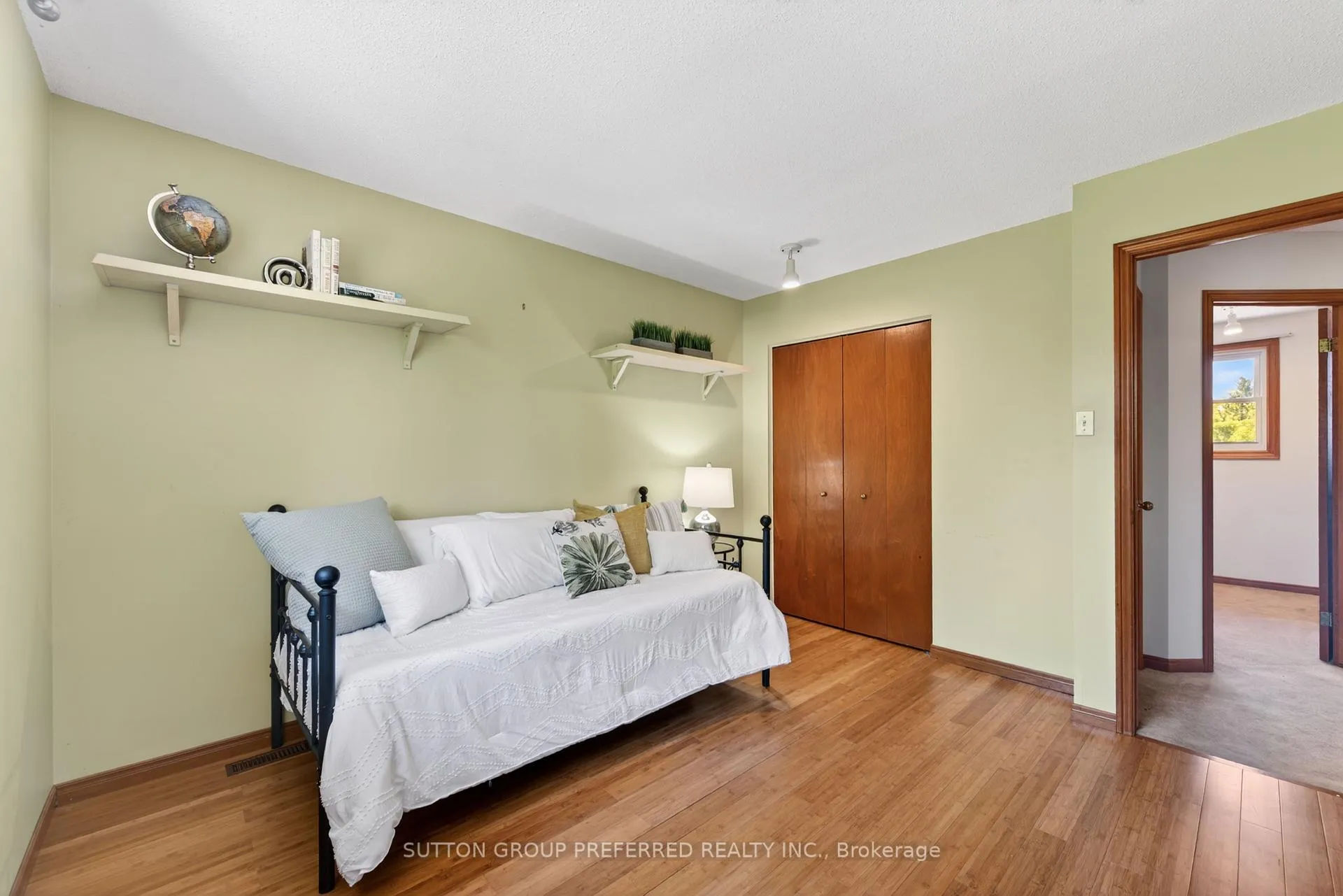 Photo 30 of 4 Golfview Crescent, London, South Q — HOMEH