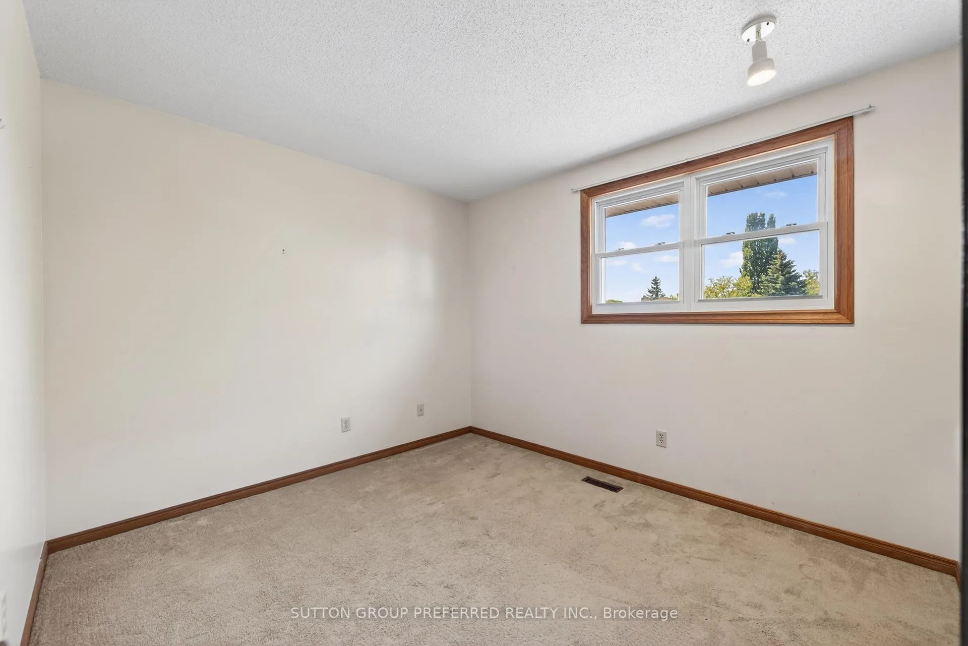 Photo 31 of 4 Golfview Crescent, London, South Q — HOMEH