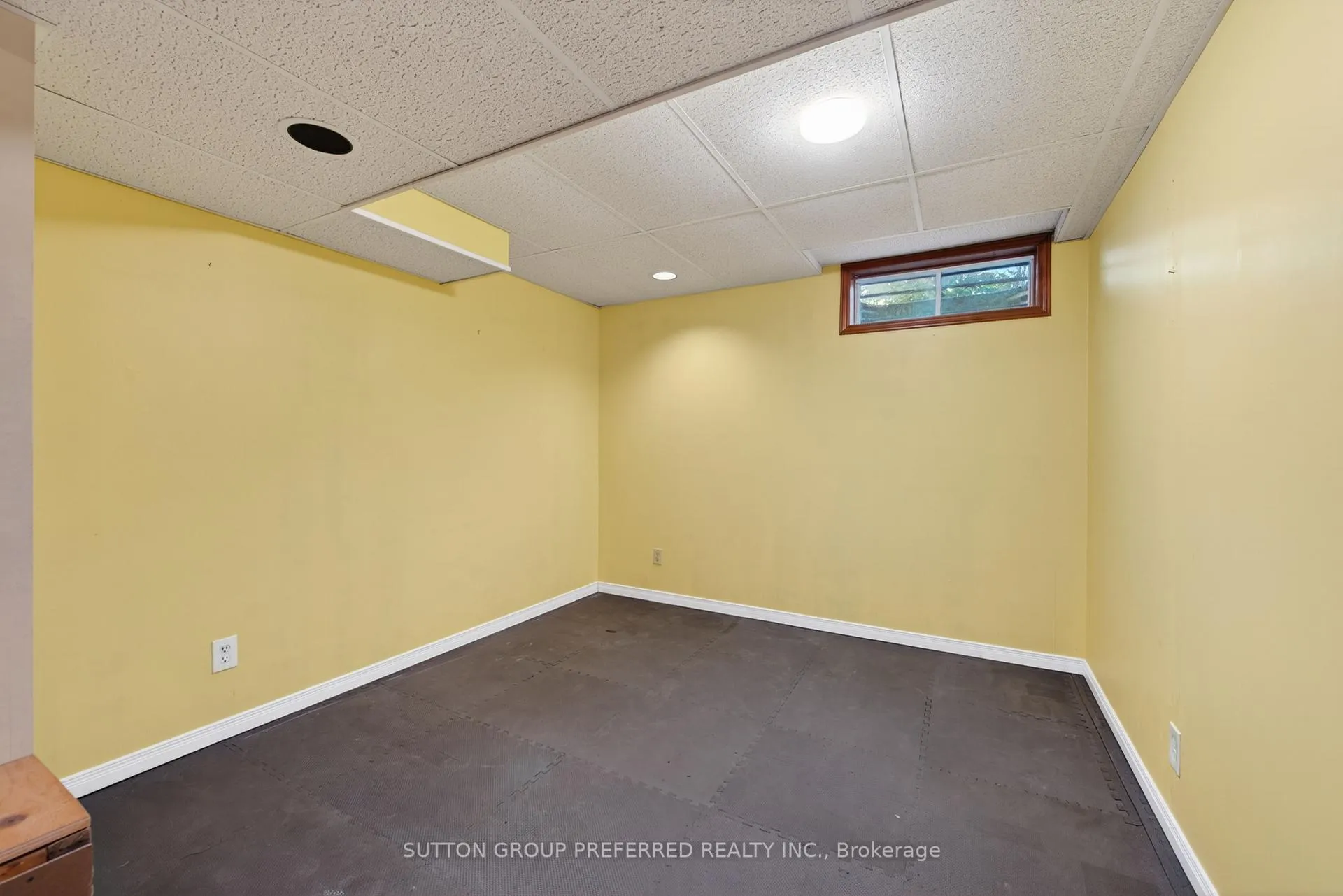 Photo 35 of 4 Golfview Crescent, London, South Q — HOMEH