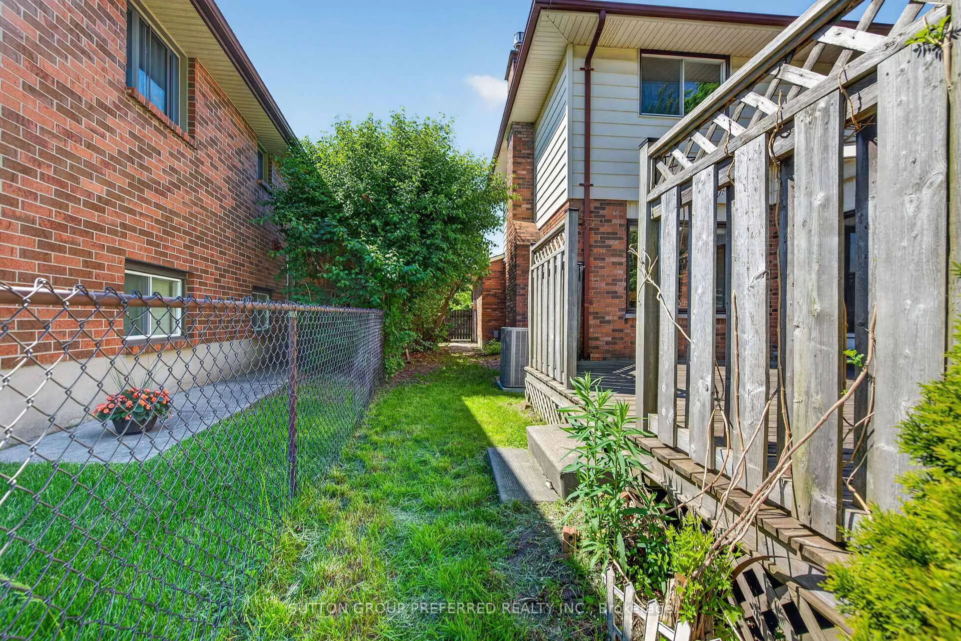 Photo 43 of 4 Golfview Crescent, London, South Q — HOMEH
