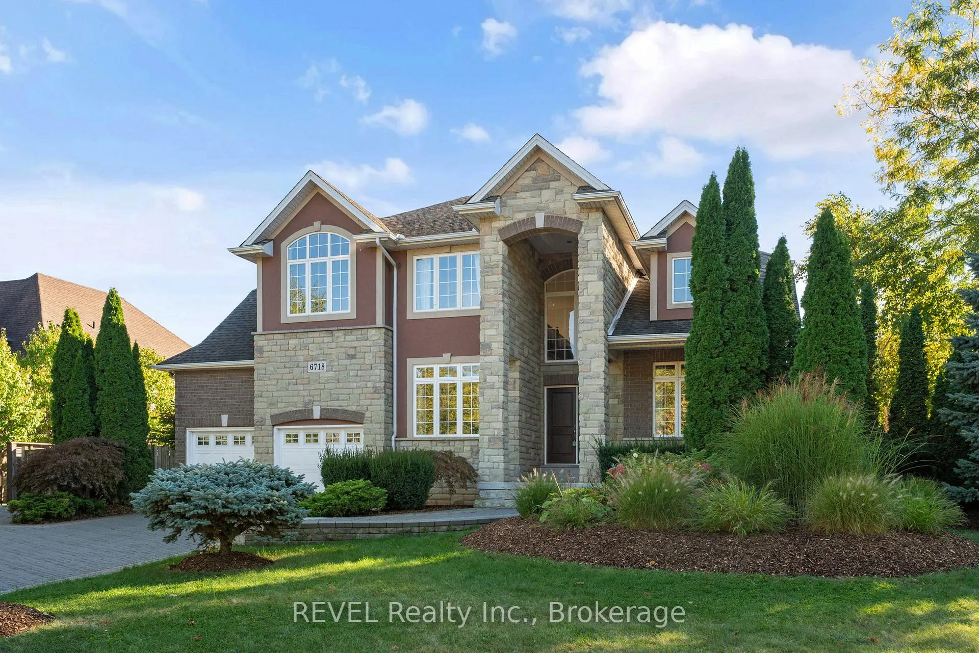 Photo 2 of 6718 Domenic Crescent, Niagara Falls, Stamford — HOMEH