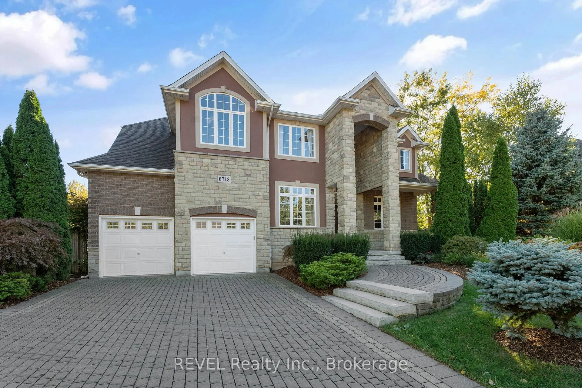 Photo 3 of 6718 Domenic Crescent, Niagara Falls, Stamford — HOMEH