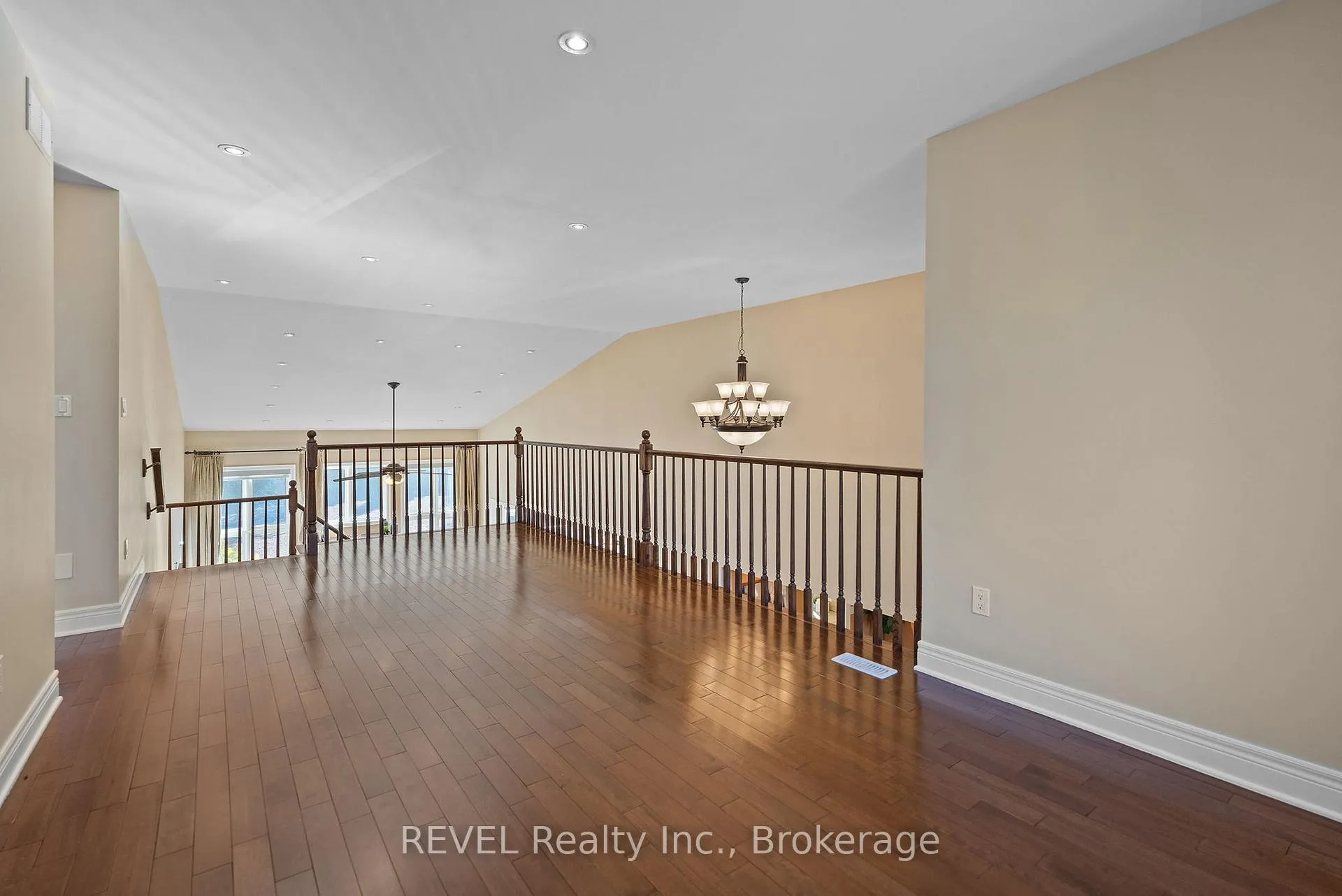 Photo 33 of 6718 Domenic Crescent, Niagara Falls, Stamford — HOMEH