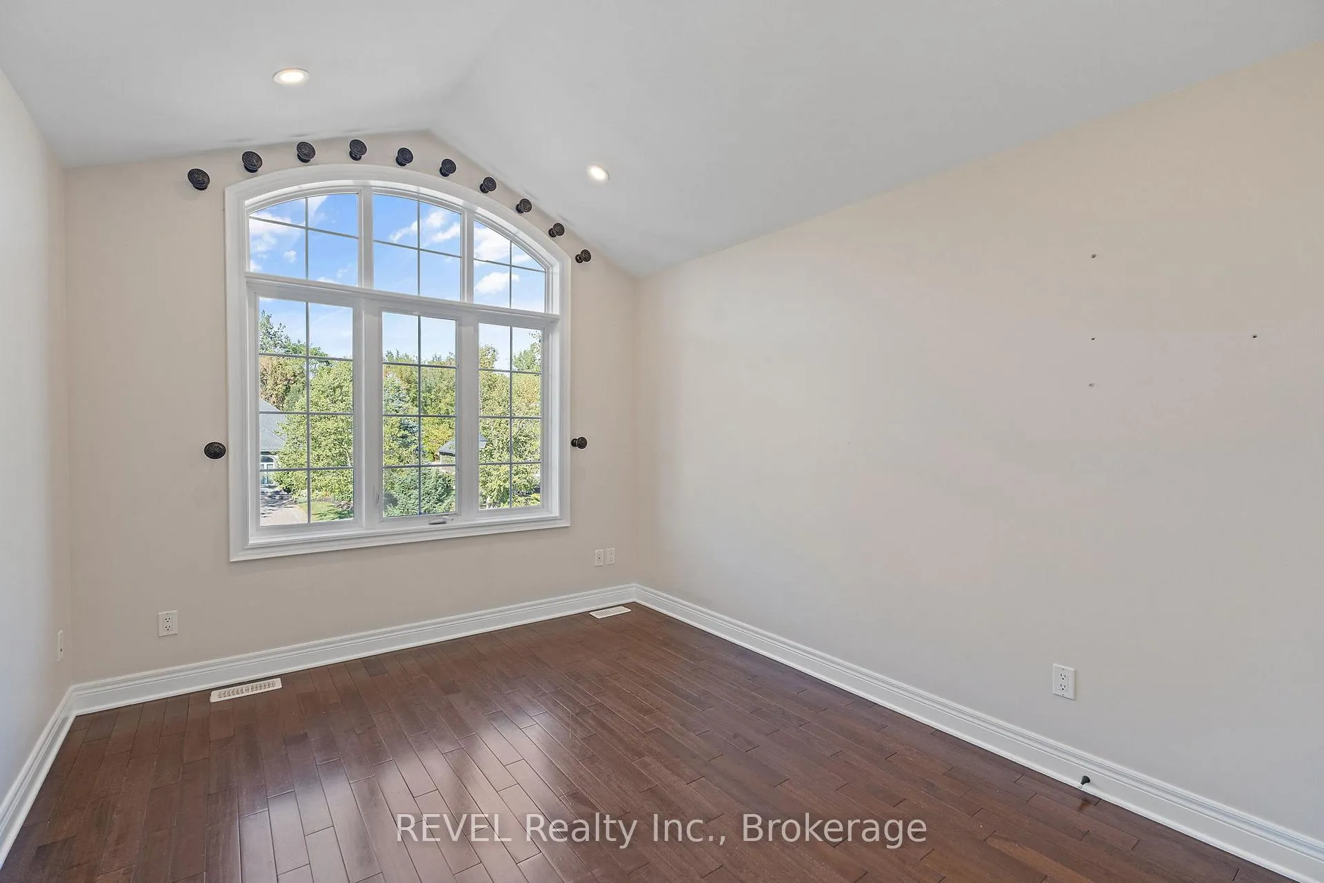 Photo 34 of 6718 Domenic Crescent, Niagara Falls, Stamford — HOMEH