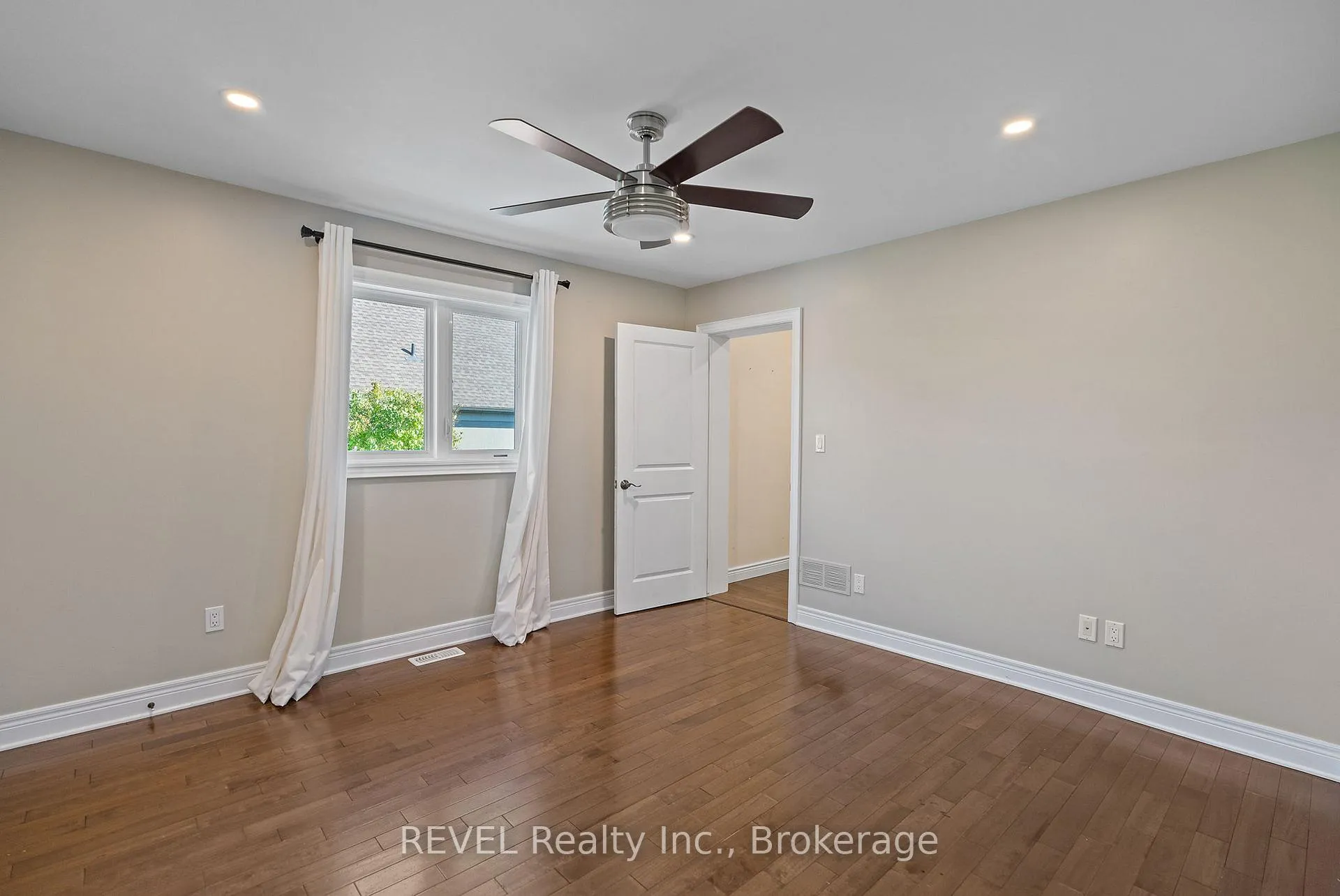Photo 36 of 6718 Domenic Crescent, Niagara Falls, Stamford — HOMEH