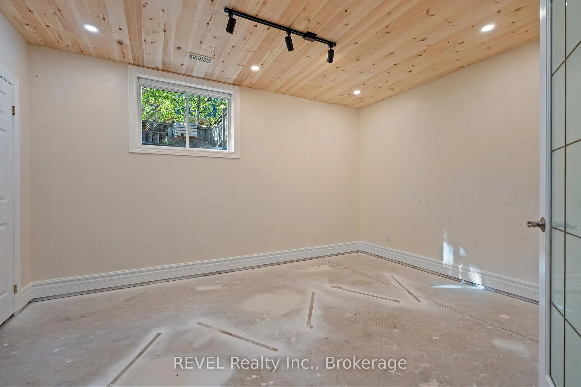 Photo 41 of 6718 Domenic Crescent, Niagara Falls, Stamford — HOMEH
