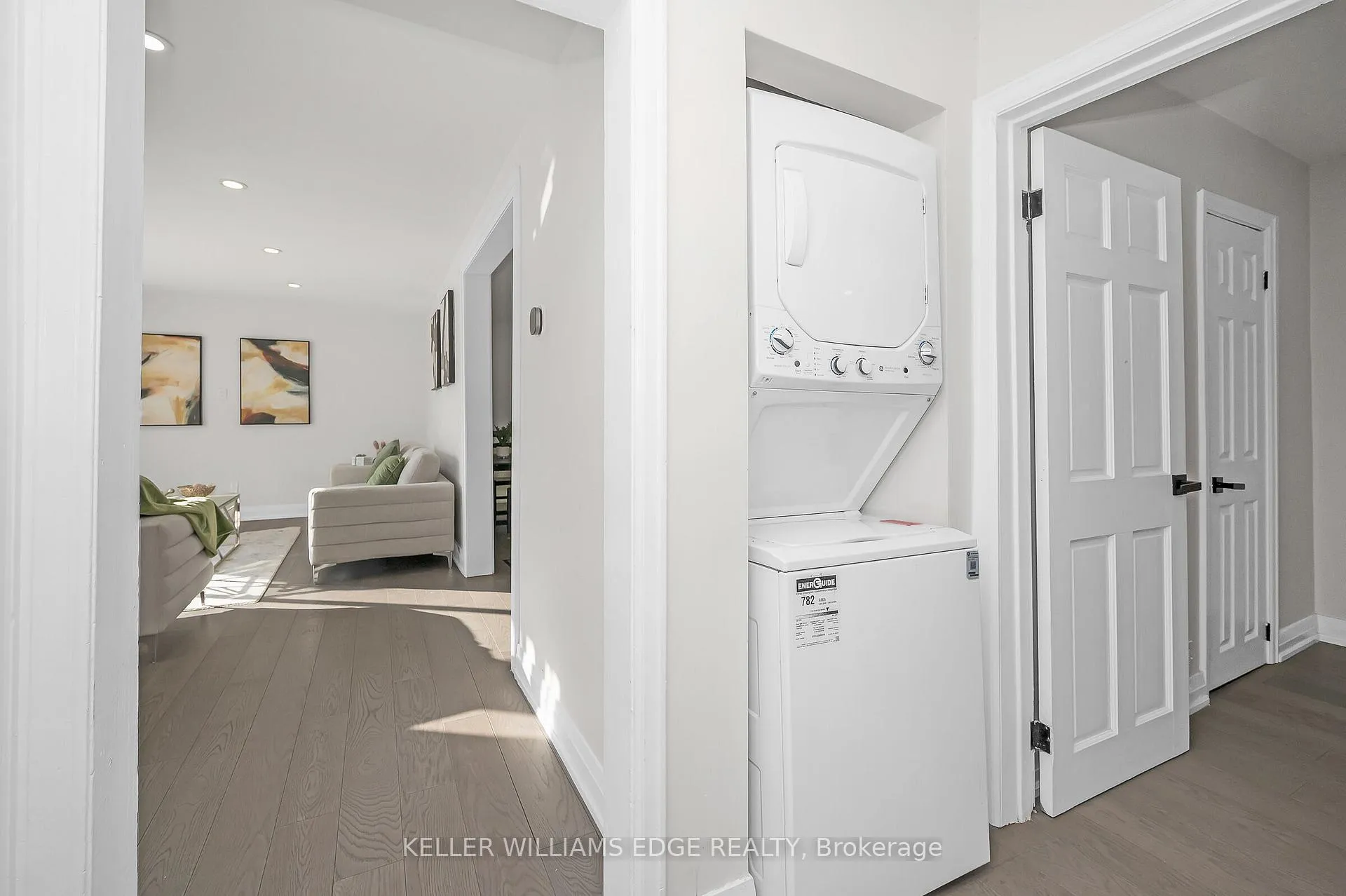 Photo 13 of 60 West 1st Street, Hamilton, Bonnington — HOMEH
