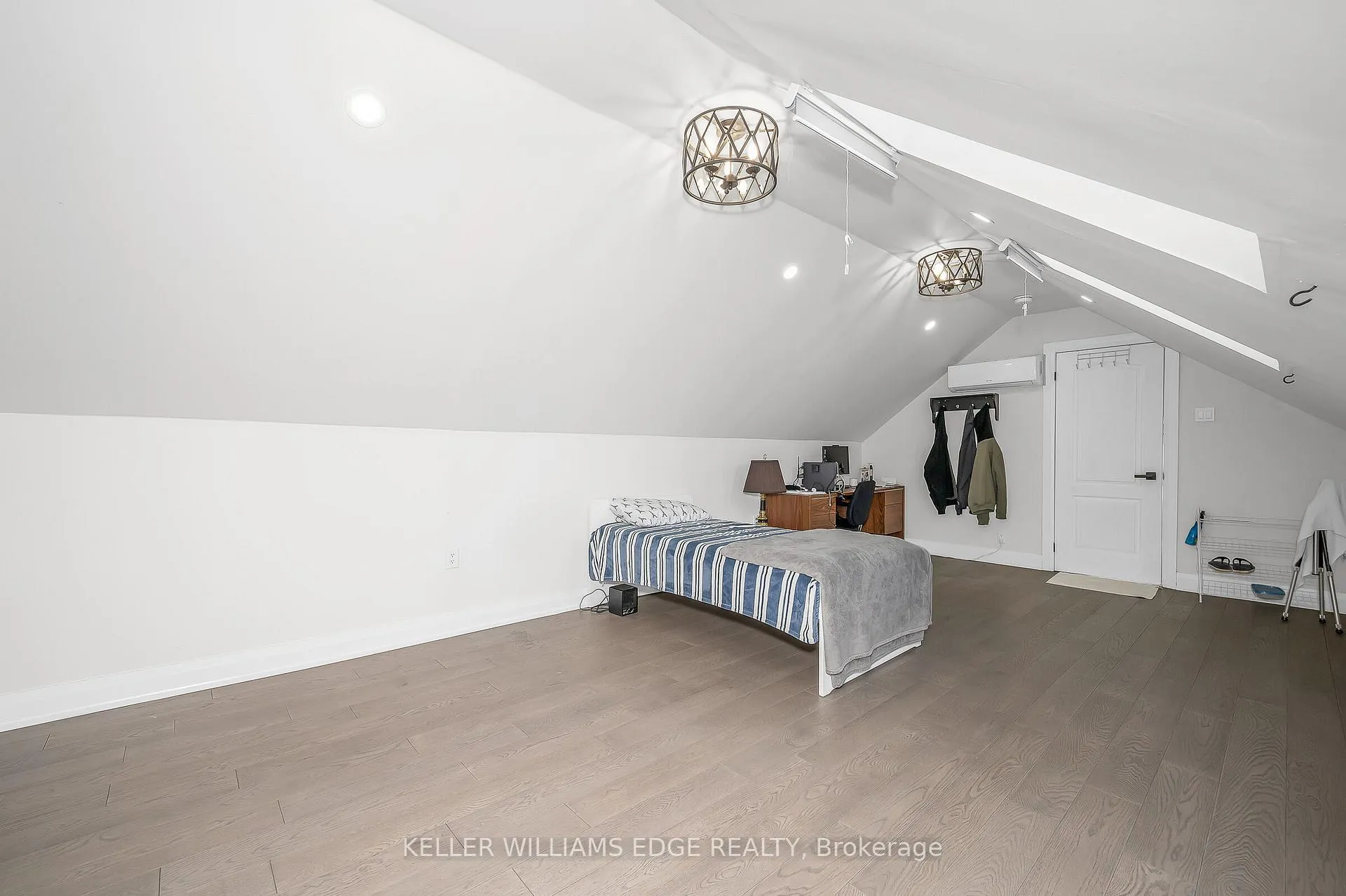 Photo 25 of 60 West 1st Street, Hamilton, Bonnington — HOMEH