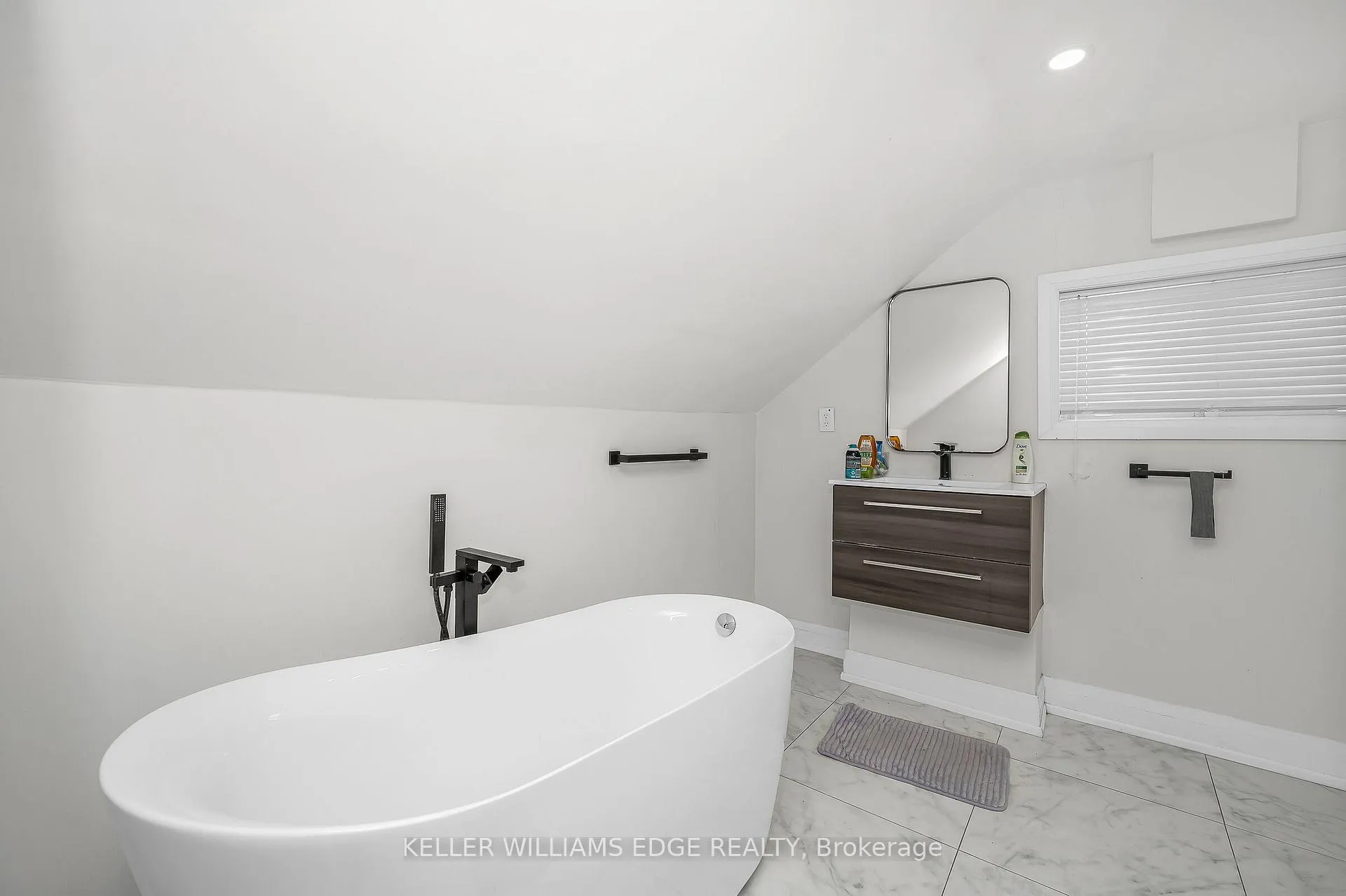 Photo 26 of 60 West 1st Street, Hamilton, Bonnington — HOMEH