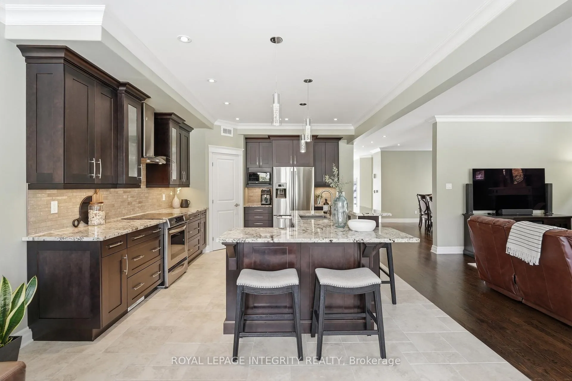 Photo 2 of 476 Ancaster Avenue, Ottawa, Woodroffe — HOMEH