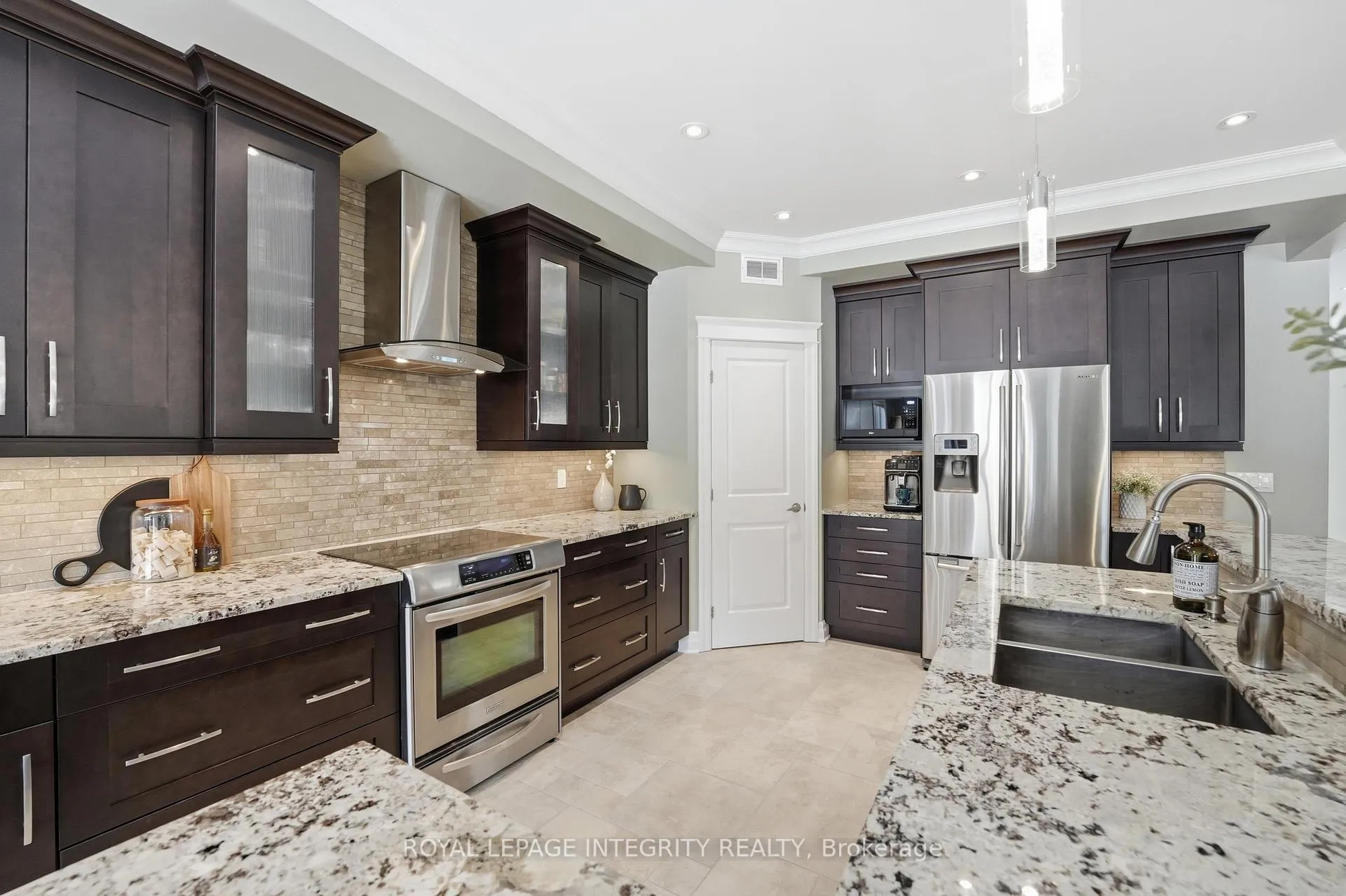 Photo 3 of 476 Ancaster Avenue, Ottawa, Woodroffe — HOMEH