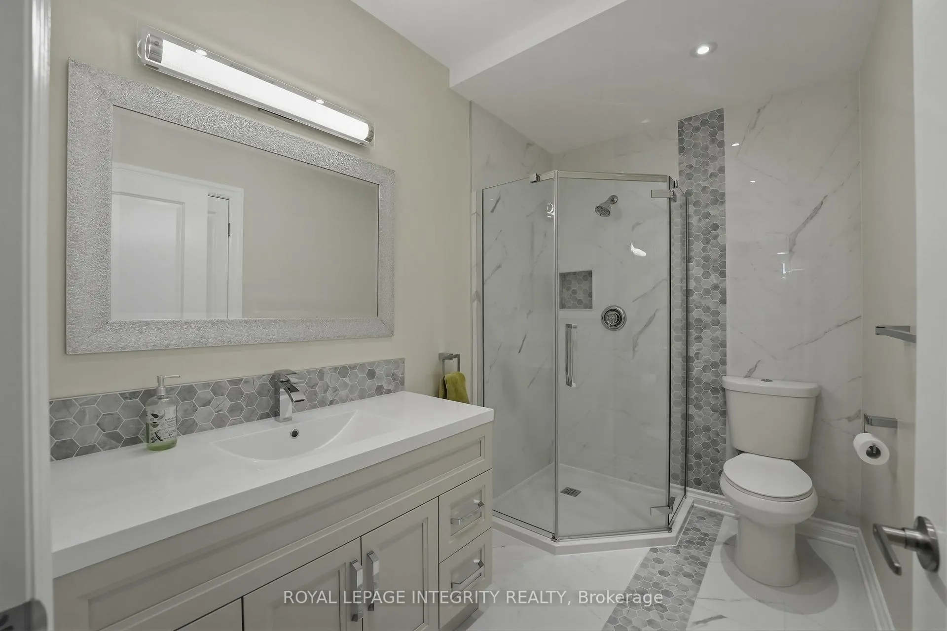 Photo 32 of 476 Ancaster Avenue, Ottawa, Woodroffe — HOMEH