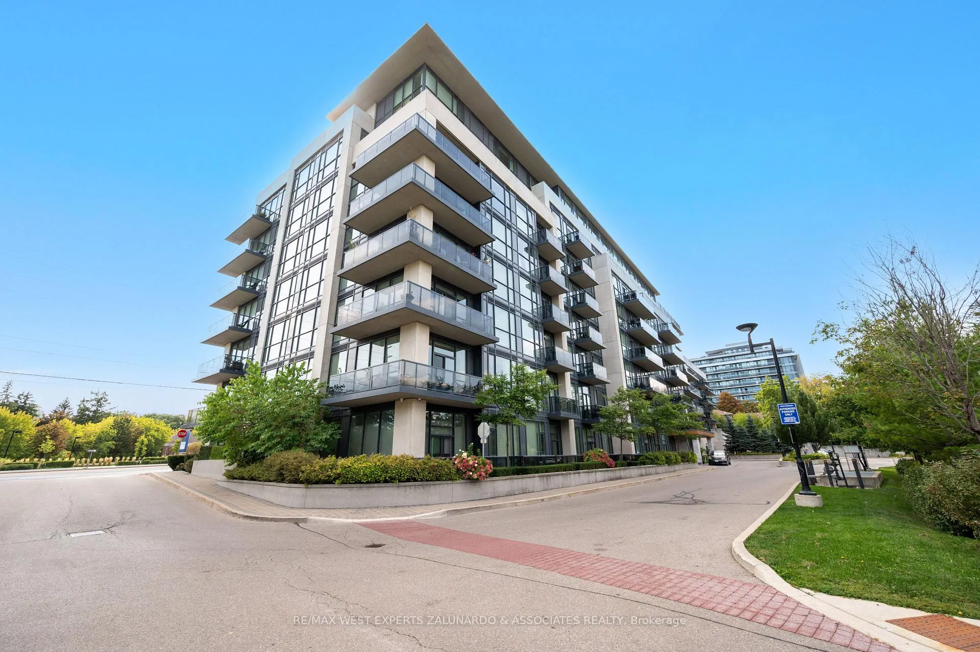 Photo 3 of Unit 412, 4700 Highway 7 Road, Vaughan, East Woodbridge — HOMEH
